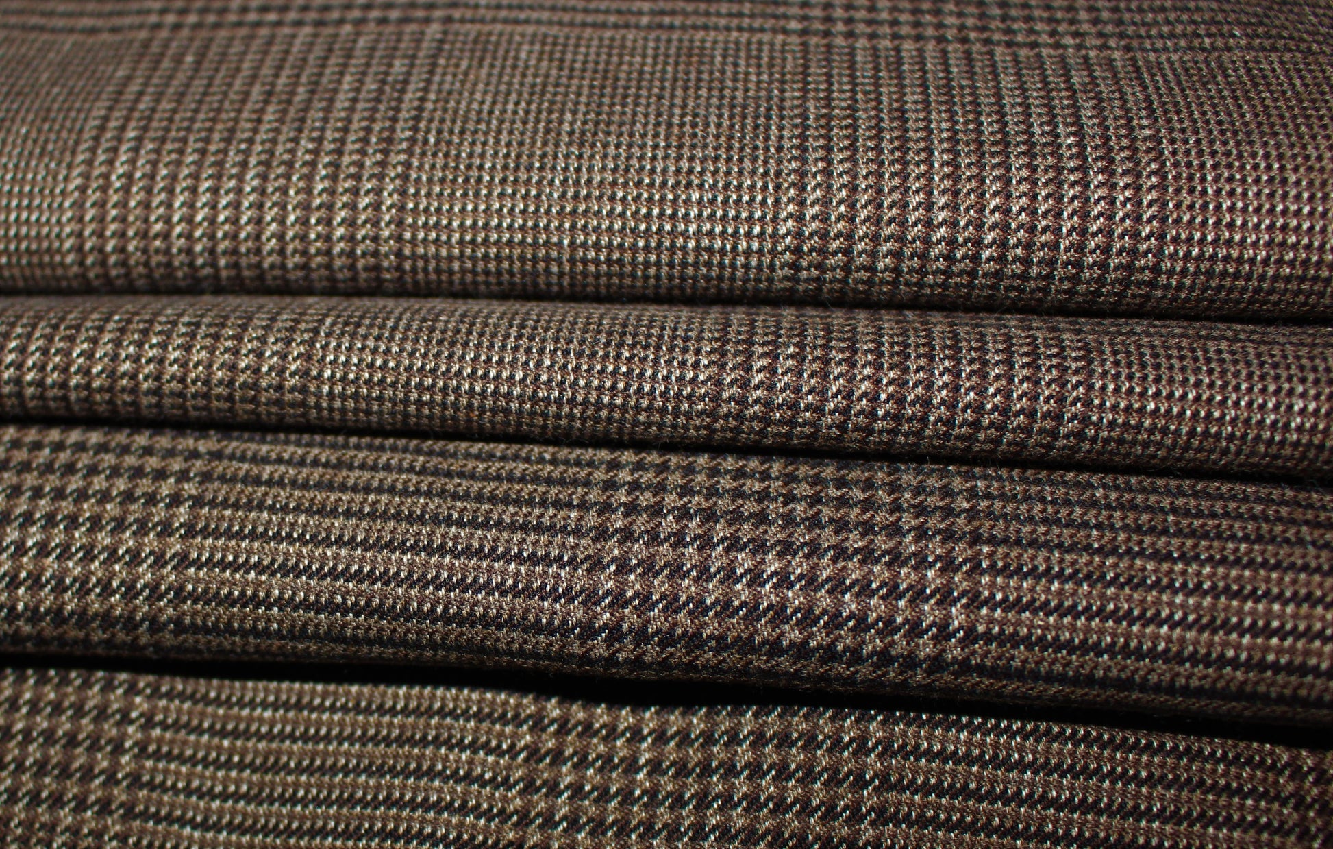 Tissus haute couture. Tissus au mètre pas cher. Tissus pas cher. Acheter tissus au mètre. Tissus français. Tissus de grandes maisons. Tissus haut de gamme. Tissus pour collection. Tissus pour createur. Jeune createur. Laine. Soie. Coton. Lin.