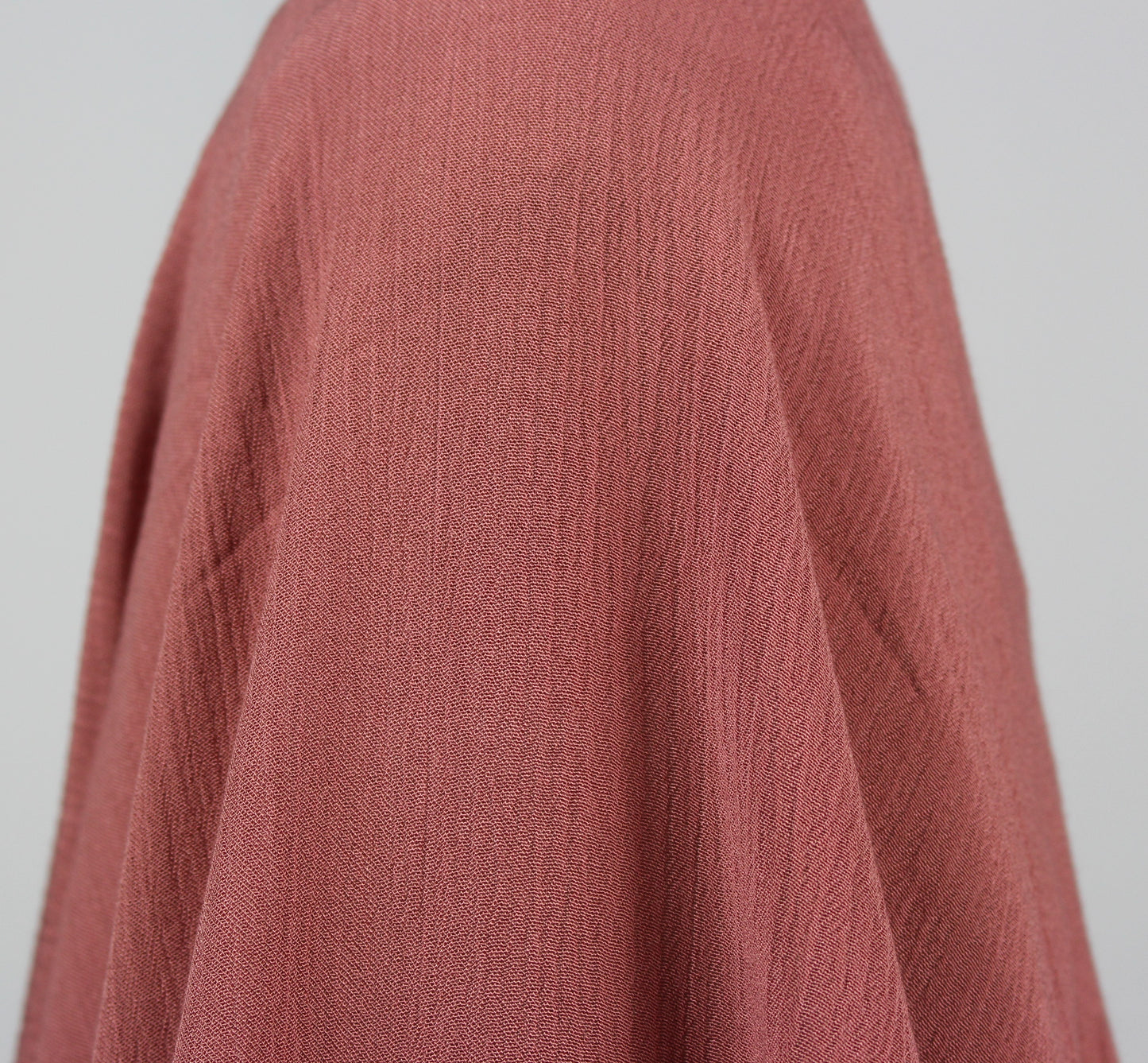 Tissus haute couture. Tissus au mètre pas cher. Tissus pas cher. Acheter tissus au mètre. Tissus français. Tissus de grandes maisons. Tissus haut de gamme. Tissus pour collection. Tissus pour createur. Jeune createur. Laine. Soie. Coton. Lin.