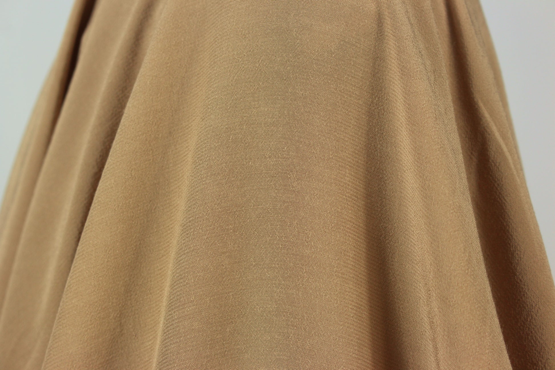 Tissus haute couture. Tissus au mètre pas cher. Tissus pas cher. Acheter tissus au mètre. Tissus français. Tissus de grandes maisons. Tissus haut de gamme. Tissus pour collection. Tissus pour createur. Jeune createur. Laine. Soie. Coton. Lin.