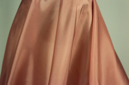 Tissus haute couture. Tissus au mètre pas cher. Tissus pas cher. Acheter tissus au mètre. Tissus français. Tissus de grandes maisons. Tissus haut de gamme. Tissus pour collection. Tissus pour createur. Jeune createur. Laine. Soie. Coton. Lin.