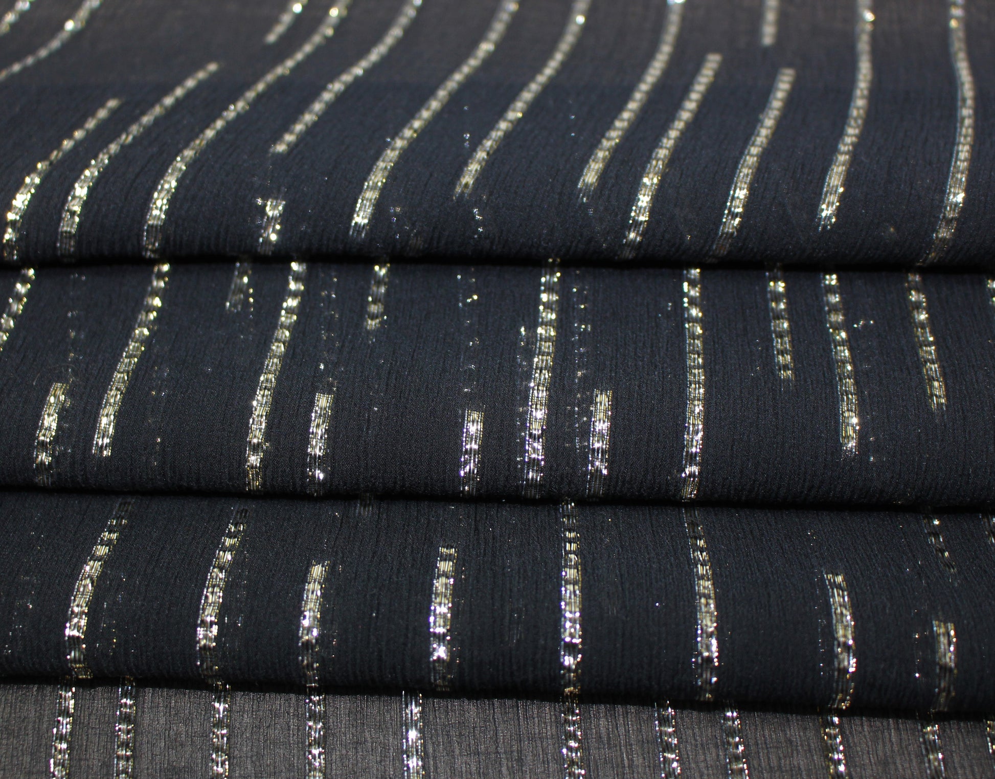 Tissu mousseline de soie - noir et doré - photo 2/4 | So Tissus