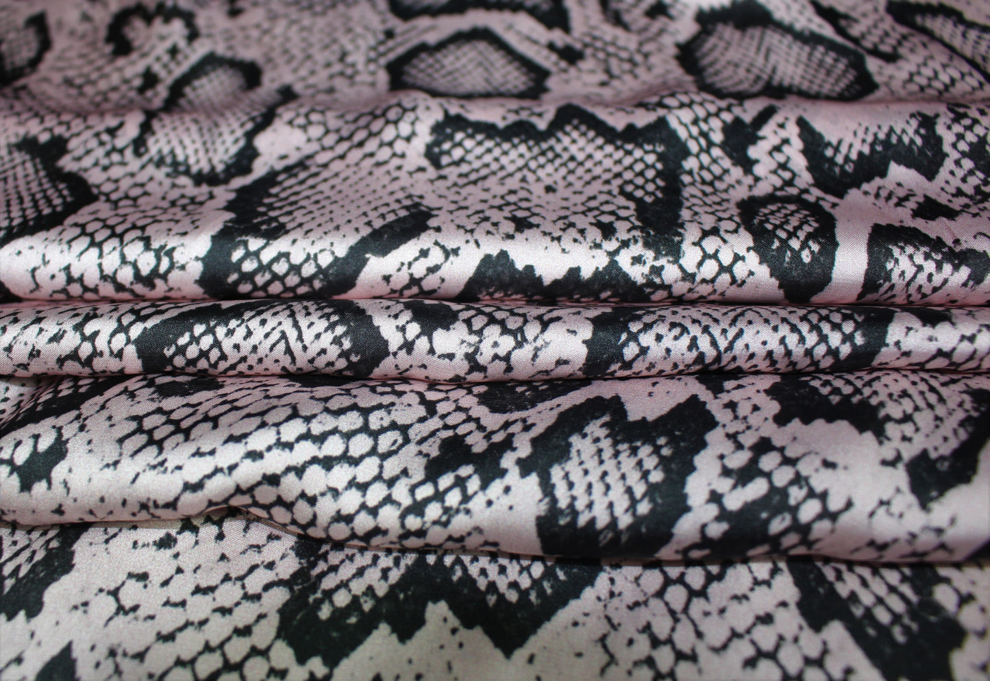Tissu satin - imprimé reptile - photo 2/5 | So Tissus