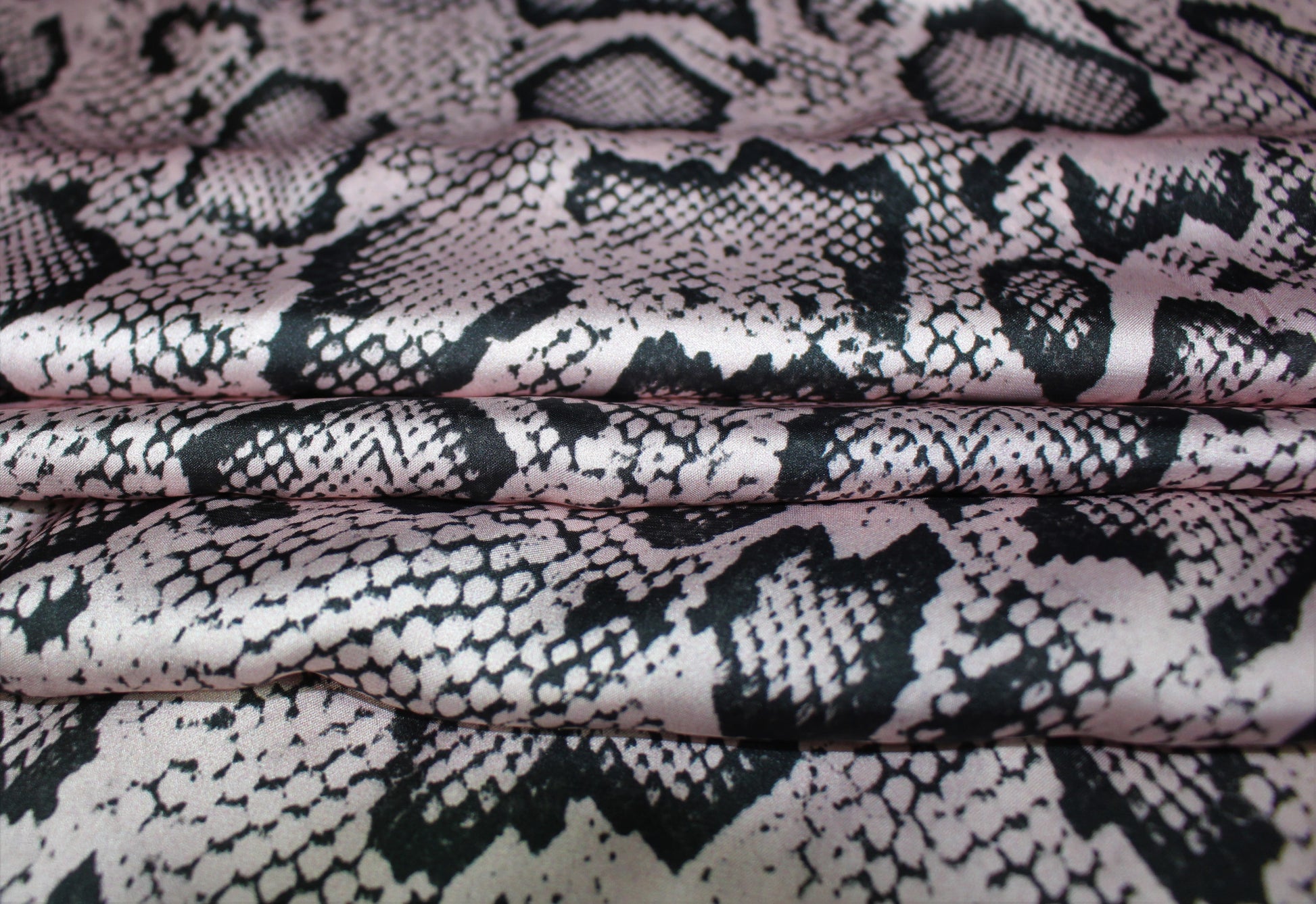 Tissu satin - imprimé reptile - photo 2/5 | So Tissus