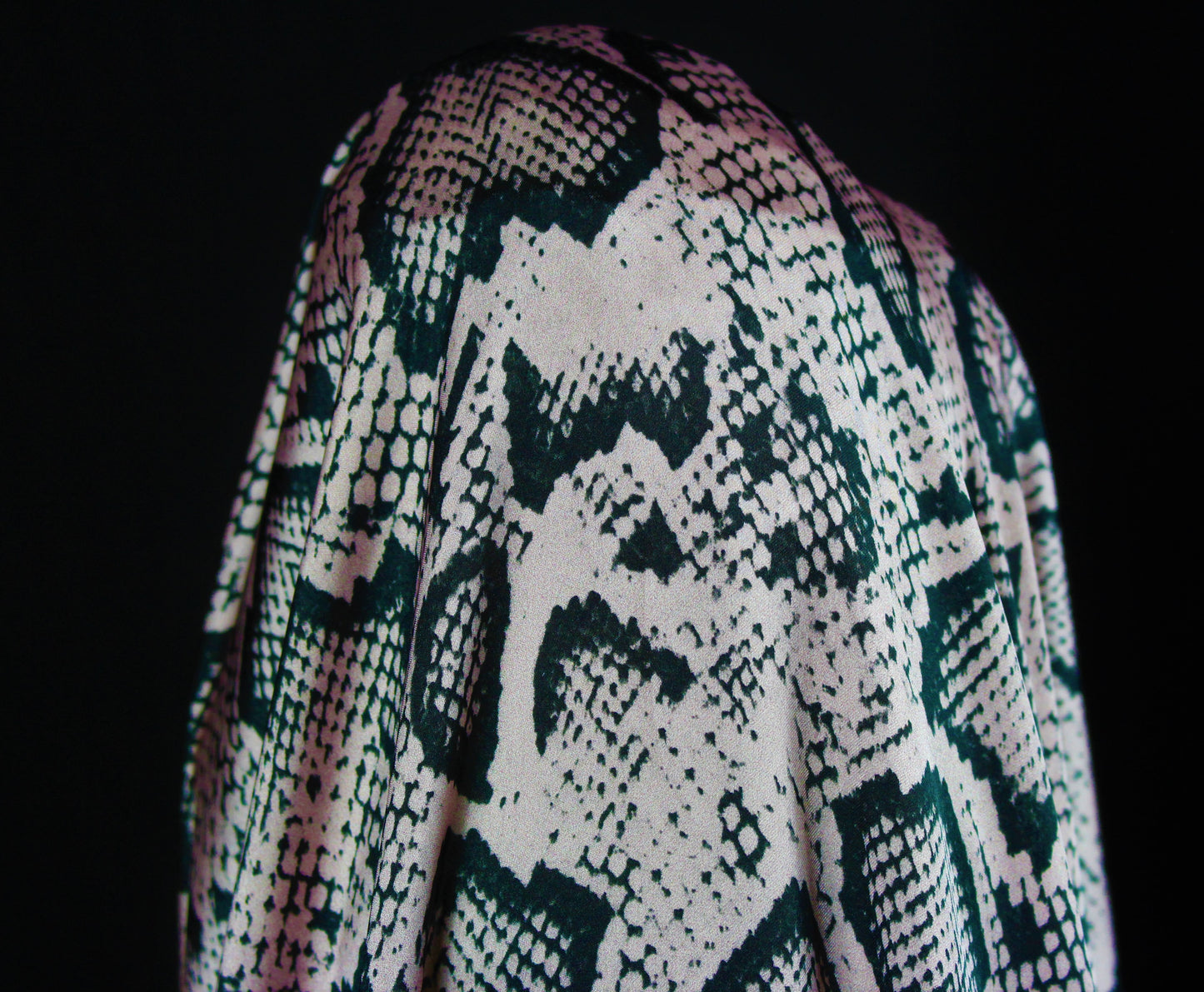 Tissu satin - imprimé reptile - photo 4/5 | So Tissus
