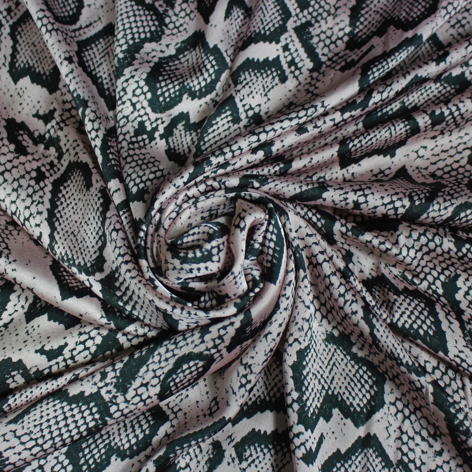 Tissu satin - imprimé reptile - photo 1/5 | So Tissus