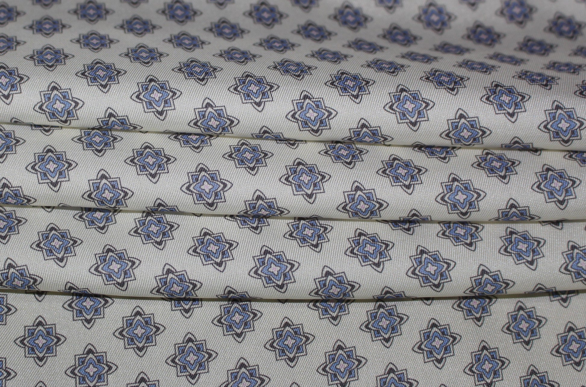 Tissu twill polyester imprimé baroque - photo 2/5 | So Tissus