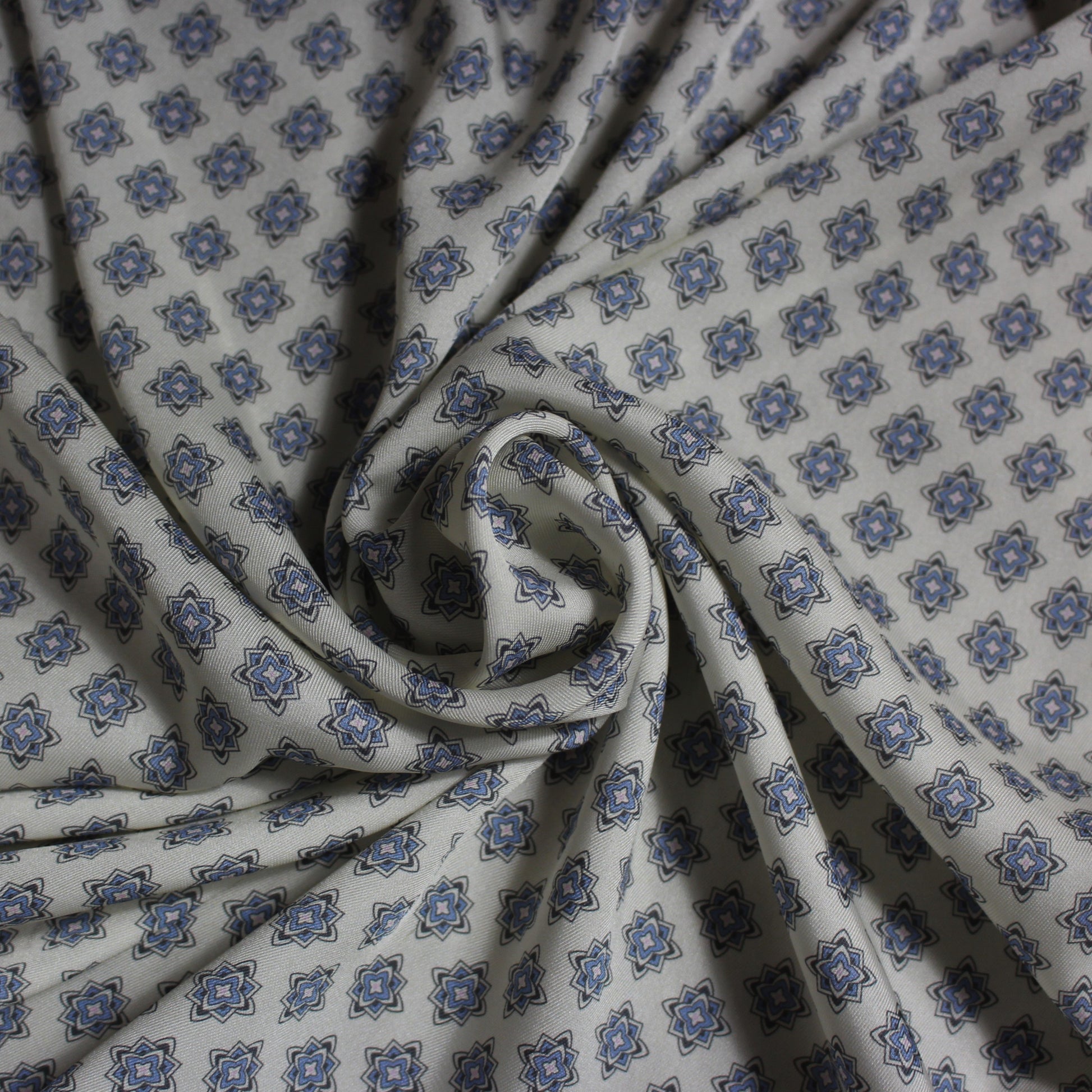 Tissu twill polyester imprimé baroque - photo 1/5 | So Tissus