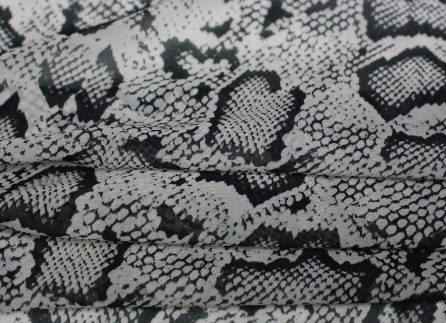 Tissu mousseline polyester - imprimé reptile - photo 2/6 | So Tissus