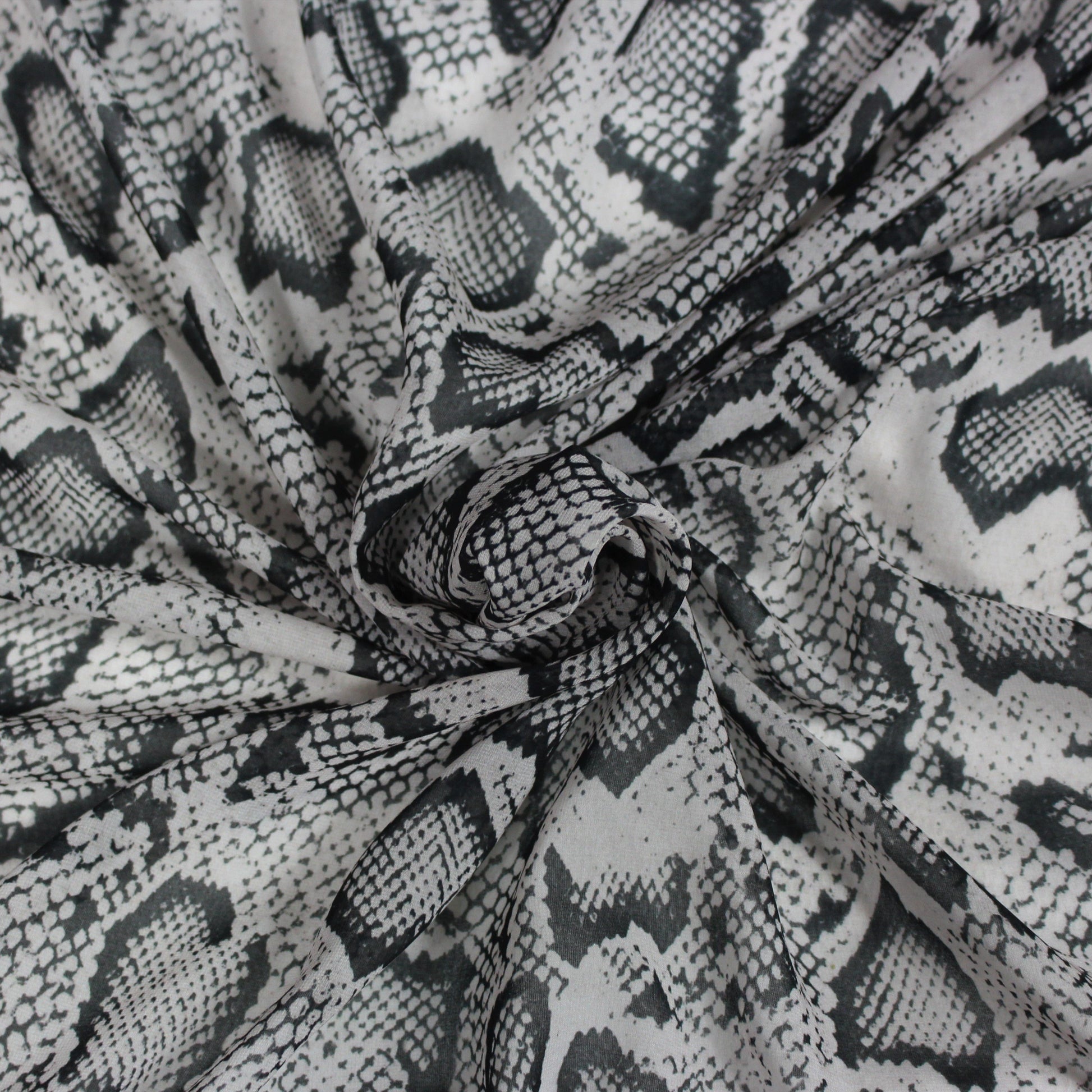 Tissu mousseline polyester - imprimé reptile - photo 1/6 | So Tissus
