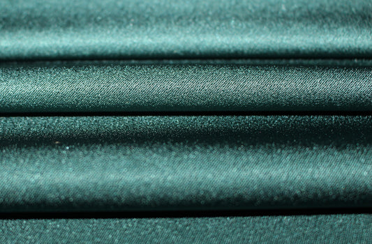 Tissus haute couture. Tissus au mètre pas cher. Tissus pas cher. Acheter tissus au mètre. Tissus français. Tissus de grandes maisons. Tissus haut de gamme. Tissus pour collection. Tissus pour createur. Jeune createur. Laine. Soie. Coton. Lin.