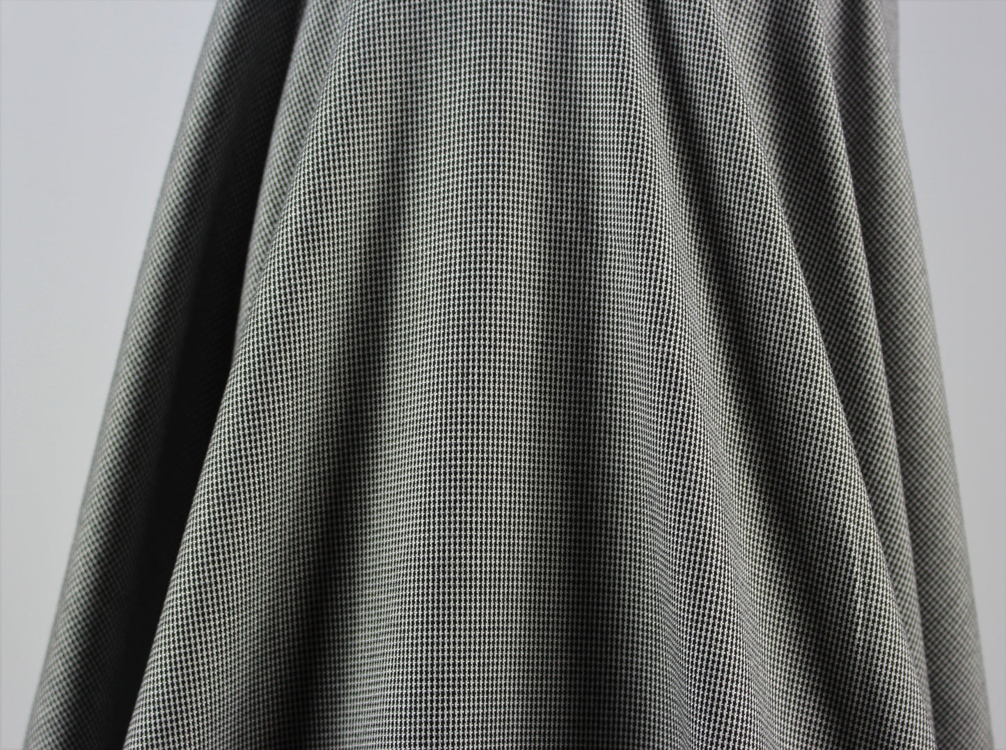 Tissu flanelle polyviscose - micro pied de poule - photo 4/5 | So Tissus