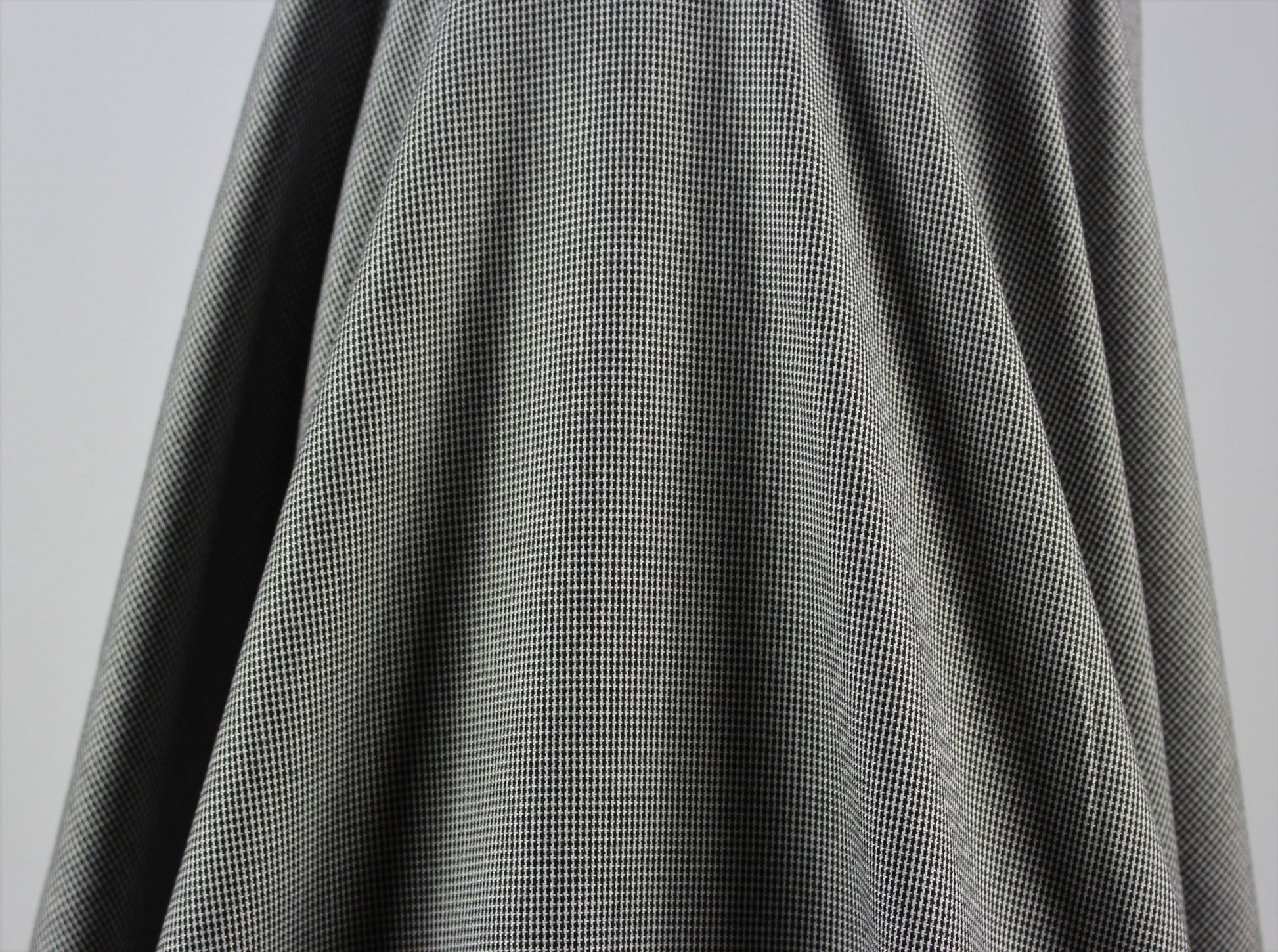 Tissu flanelle polyviscose - micro pied de poule - photo 4/5 | So Tissus