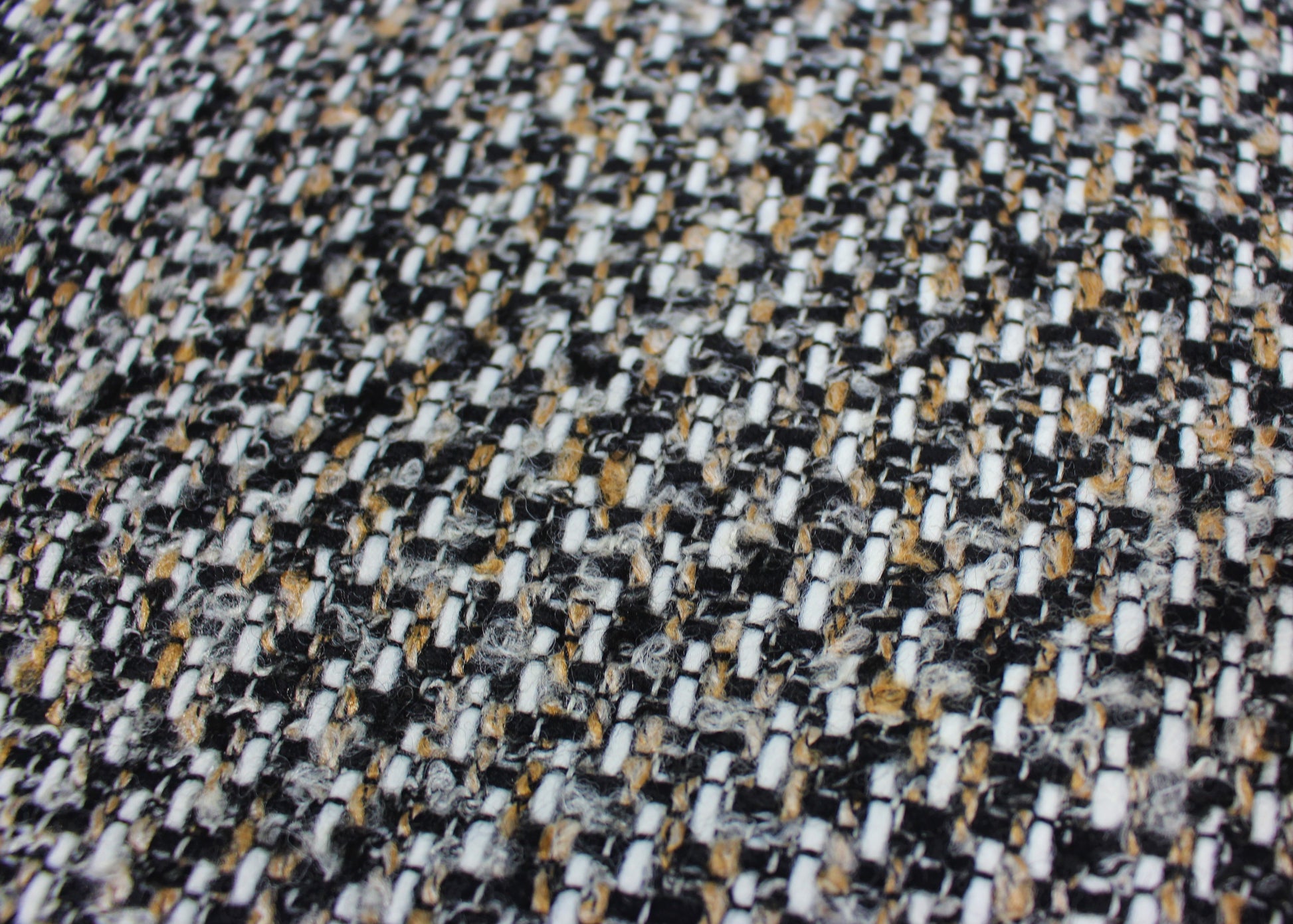 Coupon de 1,5 mètre - tweed de laine - beige noir et blanc - photo 5/5 | So Tissus