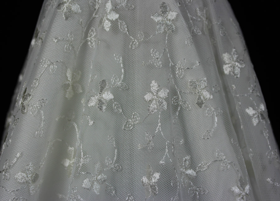 Tissus haute couture. Tissus au mètre pas cher. Tissus pas cher. Acheter tissus au mètre. Tissus français. Tissus de grandes maisons. Tissus haut de gamme. Tissus pour collection. Tissus pour createur. Jeune createur. Laine. Soie. Coton. Lin.
