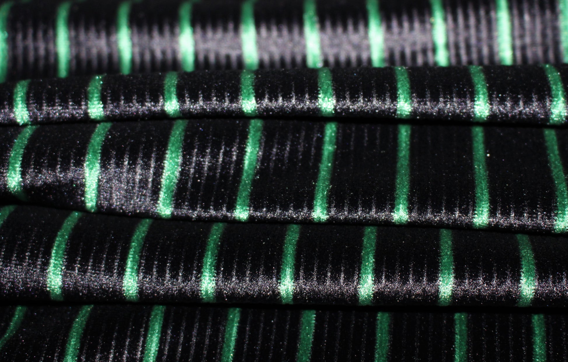 Tissu maille velours côtelé - à rayures - vert et noir - photo 2/5 | So Tissus