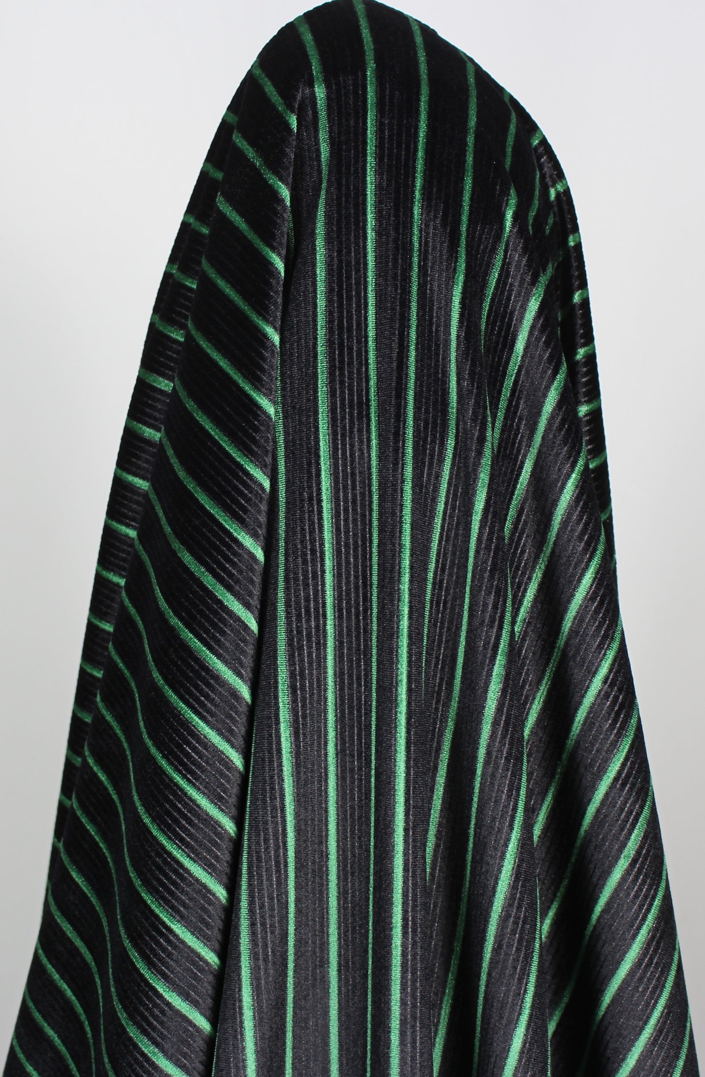 Tissu maille velours côtelé - à rayures - vert et noir - photo 3/5 | So Tissus