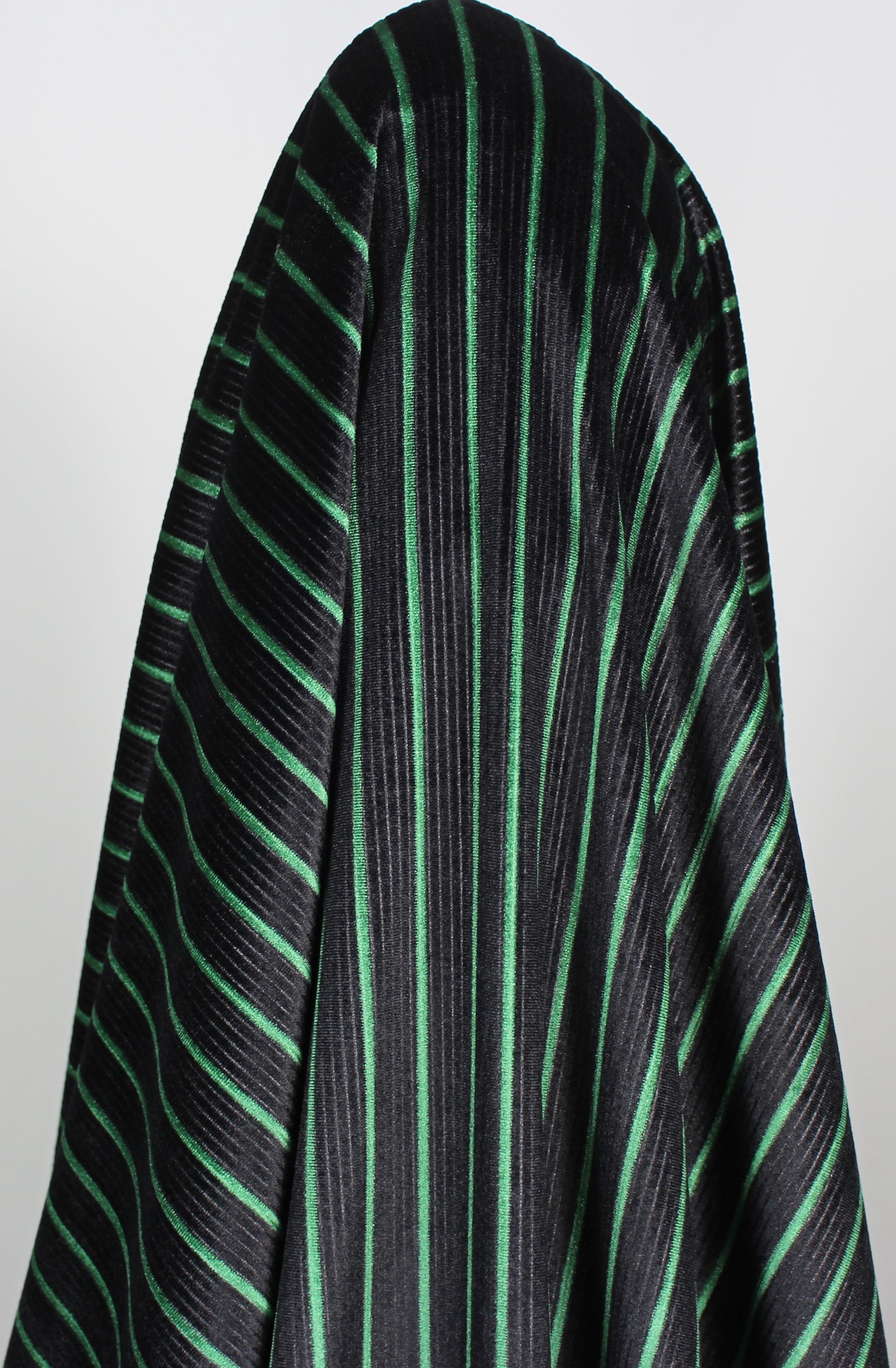 Tissu maille velours côtelé - à rayures - vert et noir - photo 3/5 | So Tissus