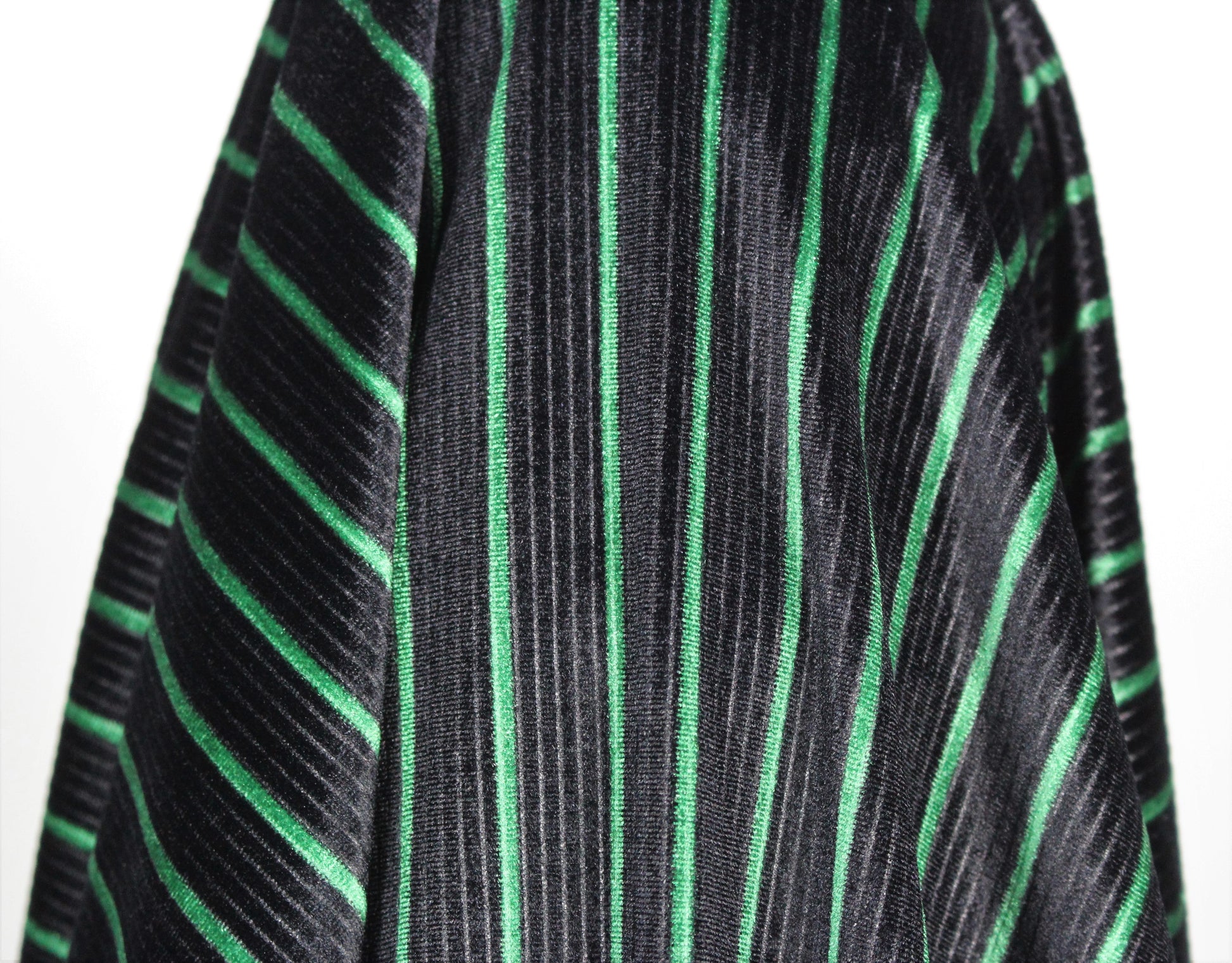 Tissu maille velours côtelé - à rayures - vert et noir - photo 4/5 | So Tissus