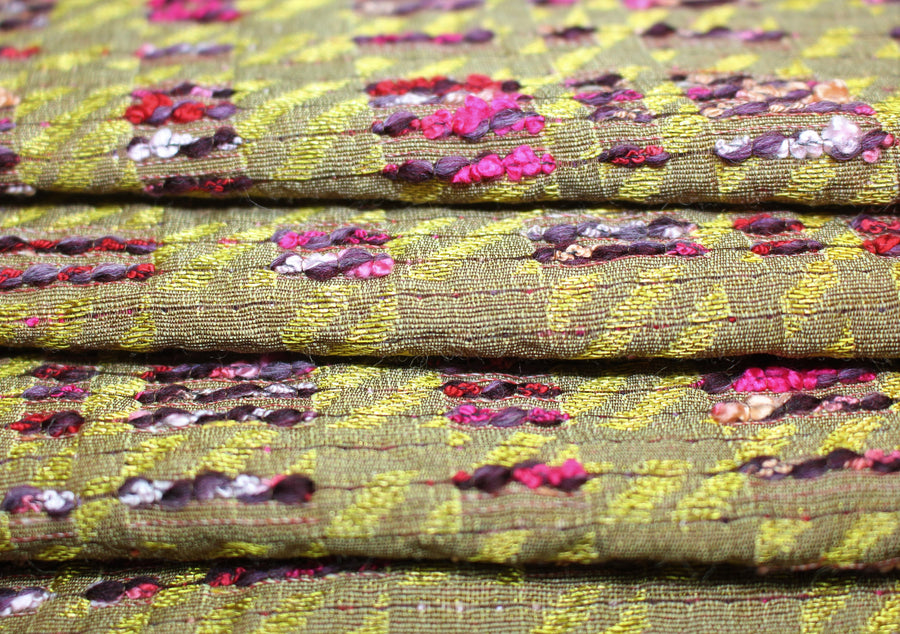 Tissus haute couture. Tissus au mètre pas cher. Tissus pas cher. Acheter tissus au mètre. Tissus français. Tissus de grandes maisons. Tissus haut de gamme. Tissus pour collection. Tissus pour createur. Jeune createur. Laine. Soie. Coton. Lin.