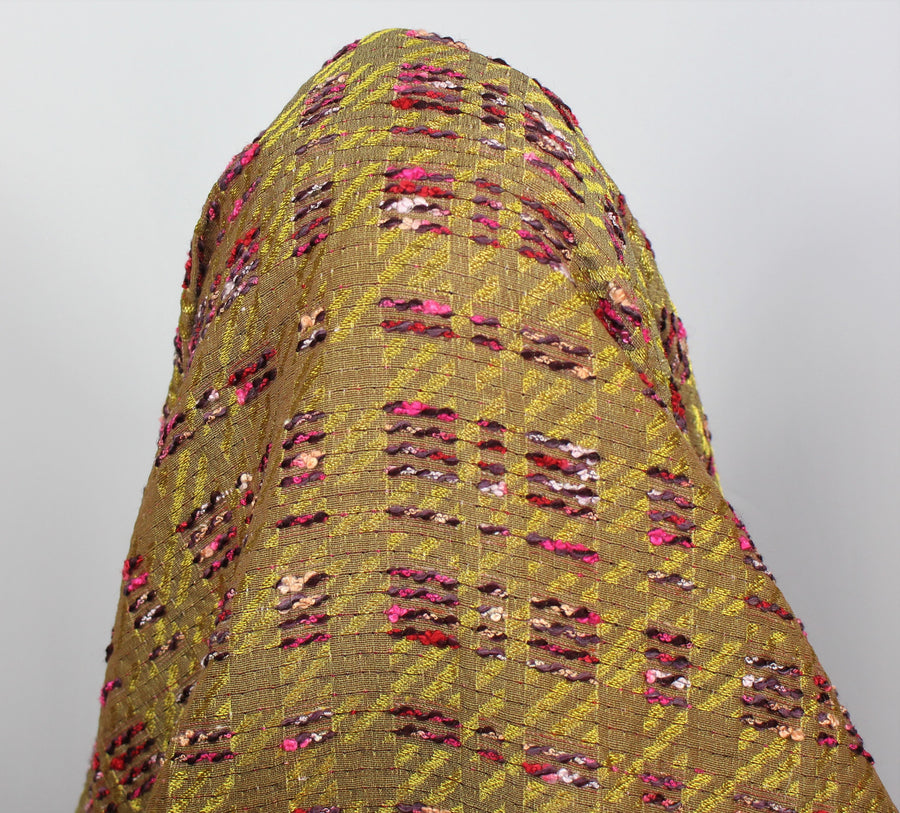 Tissus haute couture. Tissus au mètre pas cher. Tissus pas cher. Acheter tissus au mètre. Tissus français. Tissus de grandes maisons. Tissus haut de gamme. Tissus pour collection. Tissus pour createur. Jeune createur. Laine. Soie. Coton. Lin.