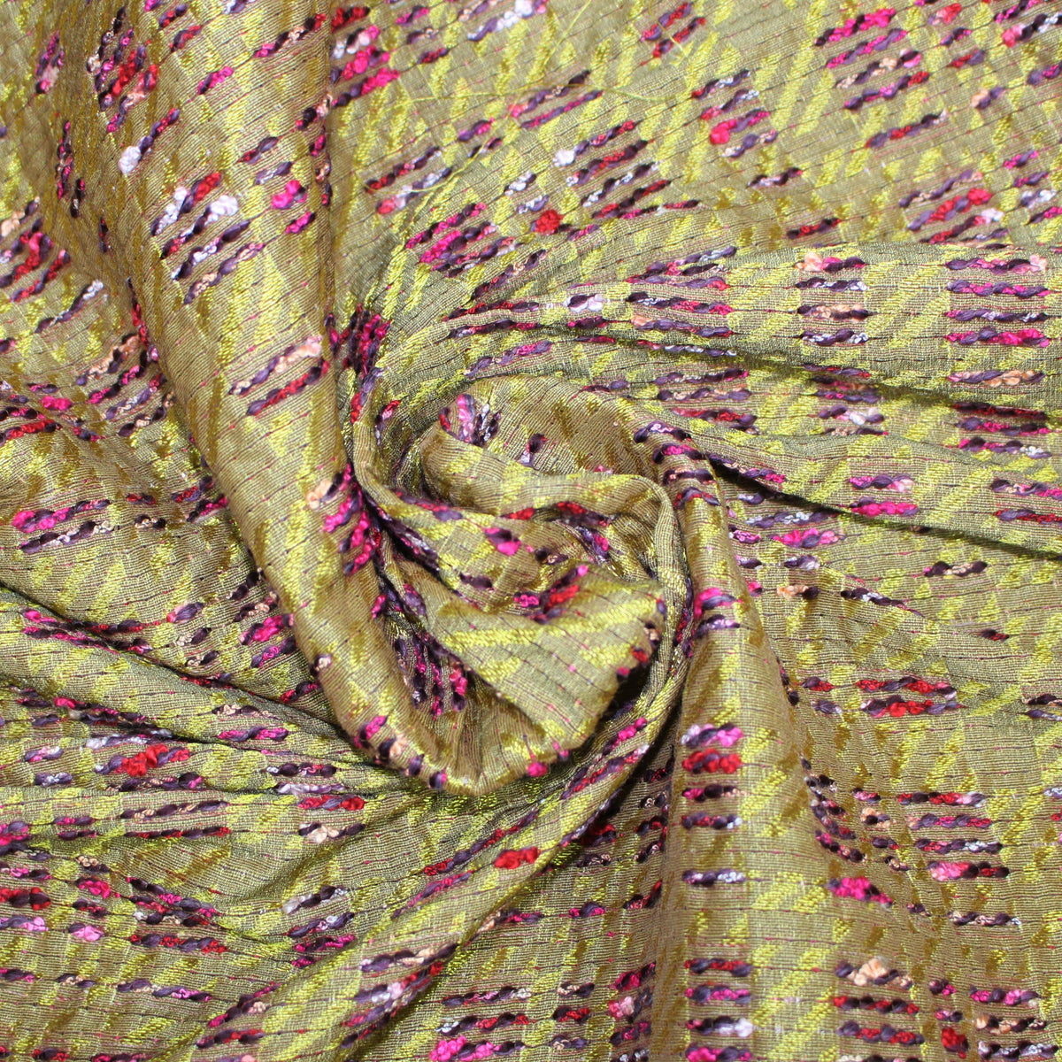 Tissus haute couture. Tissus au mètre pas cher. Tissus pas cher. Acheter tissus au mètre. Tissus français. Tissus de grandes maisons. Tissus haut de gamme. Tissus pour collection. Tissus pour createur. Jeune createur. Laine. Soie. Coton. Lin.