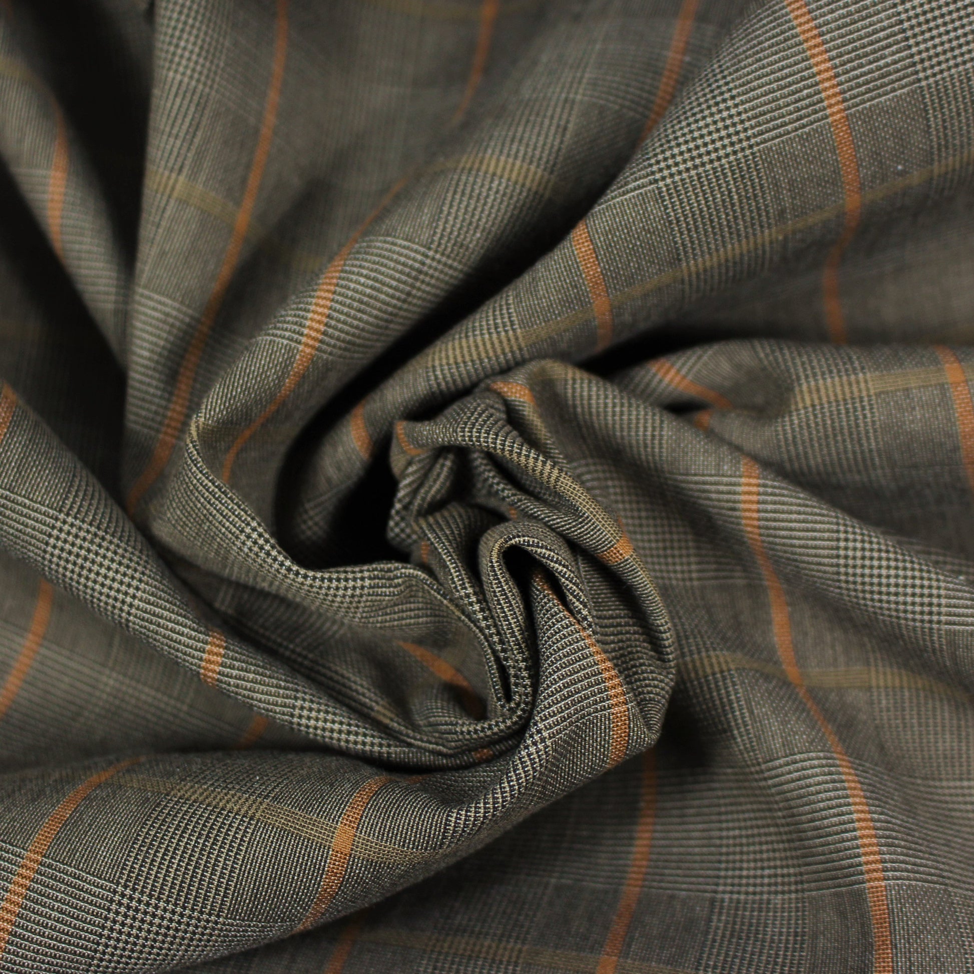 Tissus haute couture. Tissus au mètre pas cher. Tissus pas cher. Acheter tissus au mètre. Tissus français. Tissus de grandes maisons. Tissus haut de gamme. Tissus pour collection. Tissus pour createur. Jeune createur. Laine. Soie. Coton. Lin.