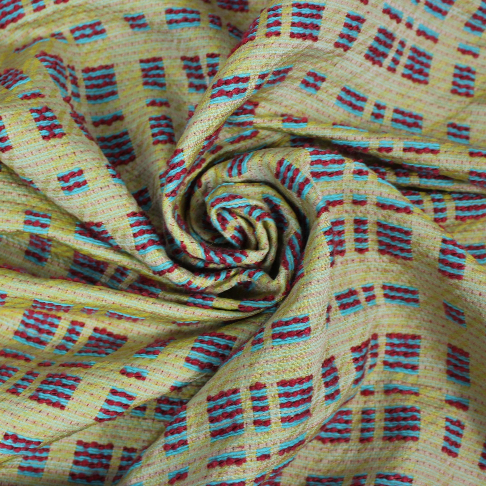 Tissus haute couture. Tissus au mètre pas cher. Tissus pas cher. Acheter tissus au mètre. Tissus français. Tissus de grandes maisons. Tissus haut de gamme. Tissus pour collection. Tissus pour createur. Jeune createur. Laine. Soie. Coton. Lin.