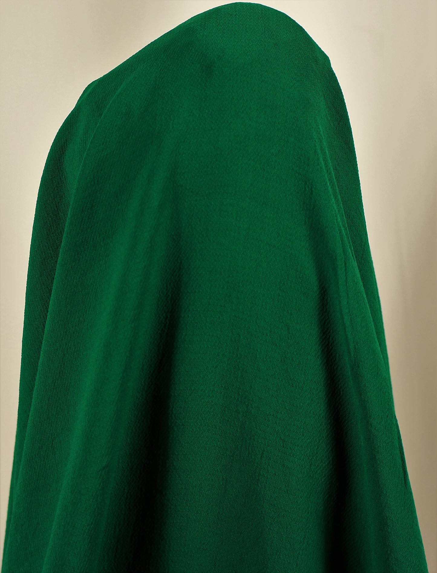 Tissus haute couture. Tissus au mètre pas cher. Tissus pas cher. Acheter tissus au mètre. Tissus français. Tissus de grandes maisons. Tissus haut de gamme. Tissus pour collection. Tissus pour createur. Jeune createur. Laine. Soie. Coton. Lin.