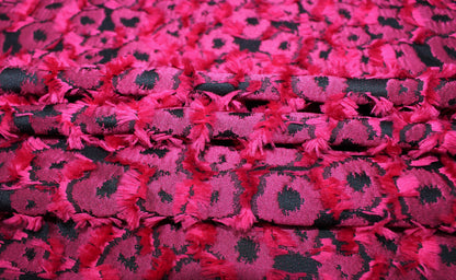Tissus haute couture. Tissus au mètre pas cher. Tissus pas cher. Acheter tissus au mètre. Tissus français. Tissus de grandes maisons. Tissus haut de gamme. Tissus pour collection. Tissus pour createur. Jeune createur. Laine. Soie. Coton. Lin.
