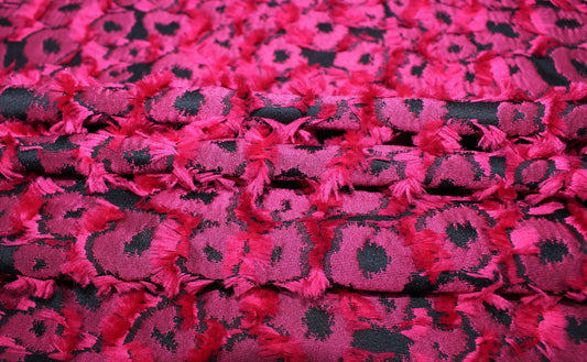 Tissus haute couture. Tissus au mètre pas cher. Tissus pas cher. Acheter tissus au mètre. Tissus français. Tissus de grandes maisons. Tissus haut de gamme. Tissus pour collection. Tissus pour createur. Jeune createur. Laine. Soie. Coton. Lin.