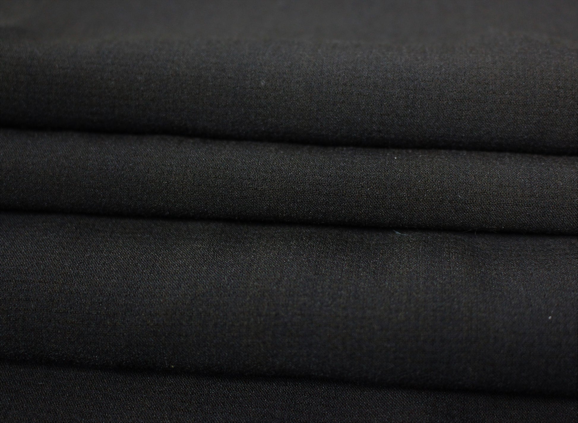 Tissus haute couture. Tissus au mètre pas cher. Tissus pas cher. Acheter tissus au mètre. Tissus français. Tissus de grandes maisons. Tissus haut de gamme. Tissus pour collection. Tissus pour createur. Jeune createur. Laine. Soie. Coton. Lin.