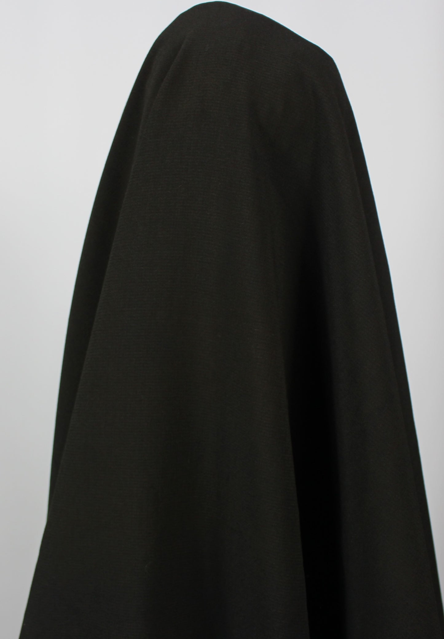 Tissus haute couture. Tissus au mètre pas cher. Tissus pas cher. Acheter tissus au mètre. Tissus français. Tissus de grandes maisons. Tissus haut de gamme. Tissus pour collection. Tissus pour createur. Jeune createur. Laine. Soie. Coton. Lin.