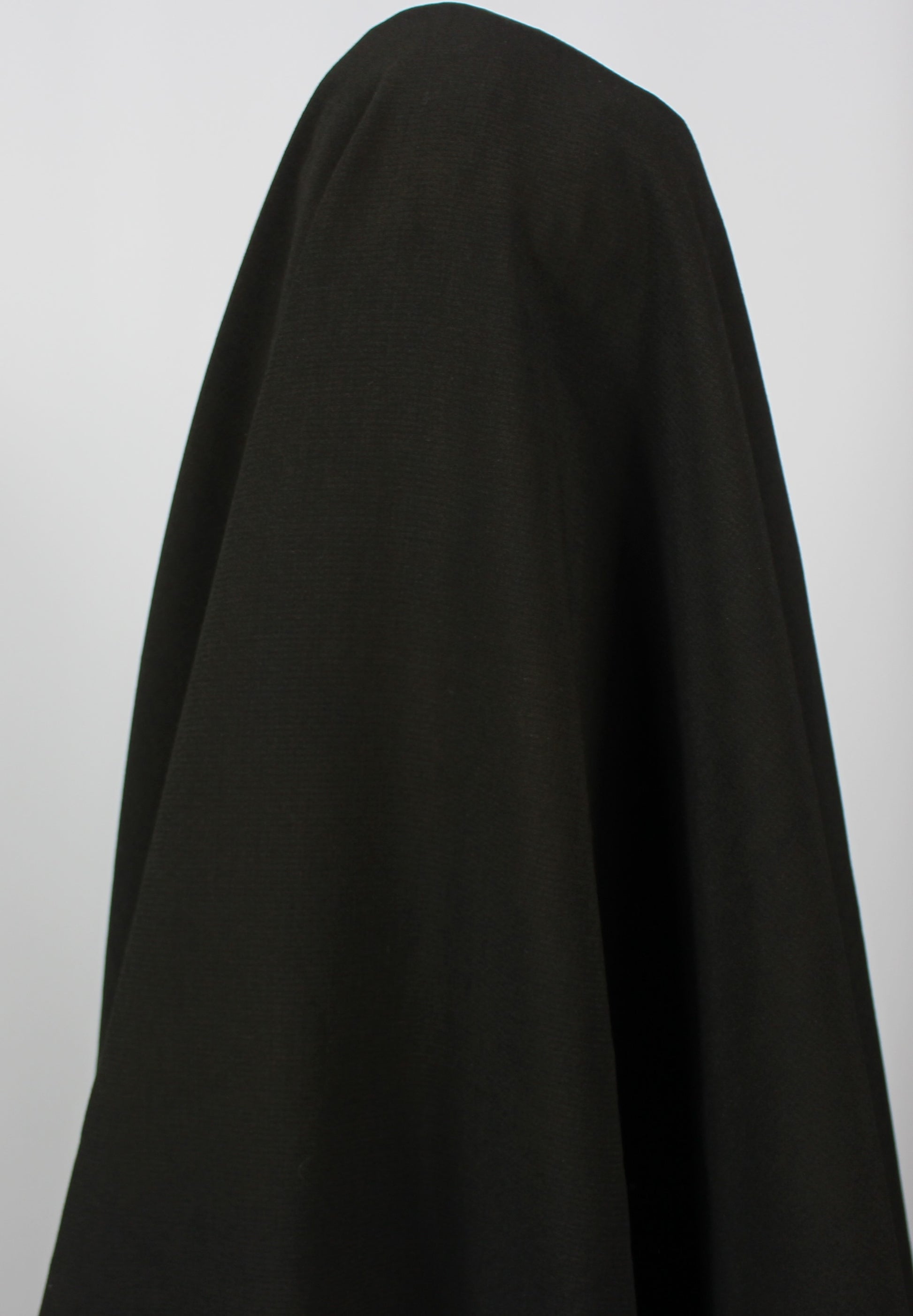 Tissus haute couture. Tissus au mètre pas cher. Tissus pas cher. Acheter tissus au mètre. Tissus français. Tissus de grandes maisons. Tissus haut de gamme. Tissus pour collection. Tissus pour createur. Jeune createur. Laine. Soie. Coton. Lin.