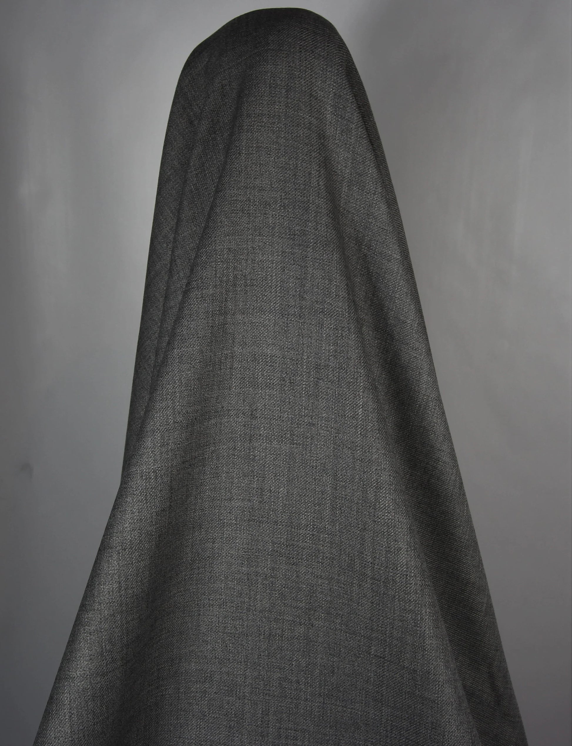 Tissus haute couture. Tissus au mètre pas cher. Tissus pas cher. Acheter tissus au mètre. Tissus français. Tissus de grandes maisons. Tissus haut de gamme. Tissus pour collection. Tissus pour createur. Jeune createur. Laine. Soie. Coton. Lin.