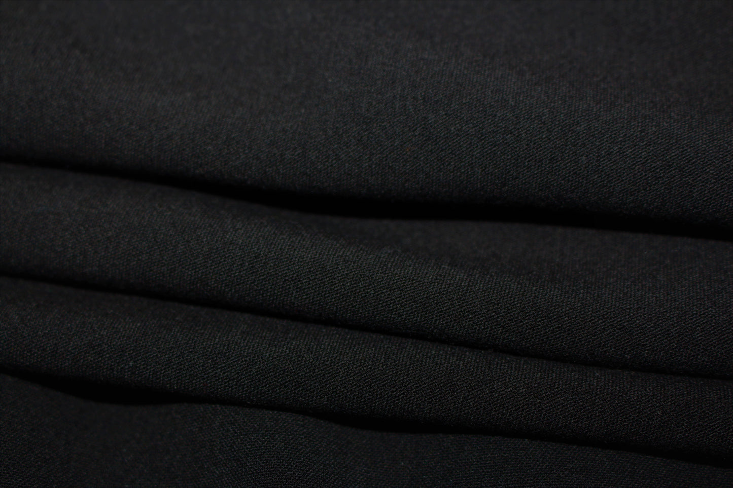 Tissus haute couture. Tissus au mètre pas cher. Tissus pas cher. Acheter tissus au mètre. Tissus français. Tissus de grandes maisons. Tissus haut de gamme. Tissus pour collection. Tissus pour createur. Jeune createur. Laine. Soie. Coton. Lin.