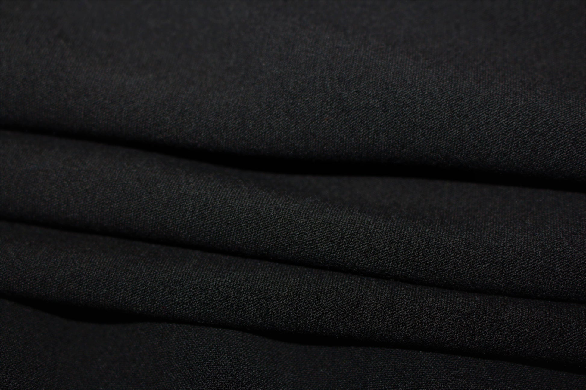 Tissus haute couture. Tissus au mètre pas cher. Tissus pas cher. Acheter tissus au mètre. Tissus français. Tissus de grandes maisons. Tissus haut de gamme. Tissus pour collection. Tissus pour createur. Jeune createur. Laine. Soie. Coton. Lin.