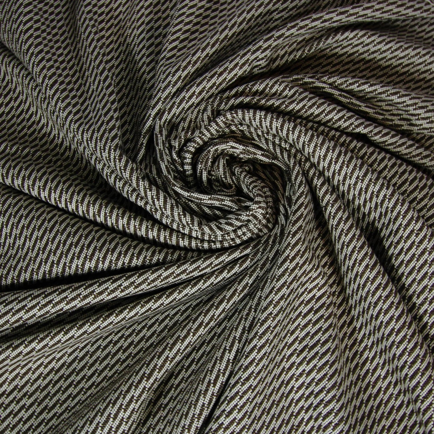 Tissus haute couture. Tissus au mètre pas cher. Tissus pas cher. Acheter tissus au mètre. Tissus français. Tissus de grandes maisons. Tissus haut de gamme. Tissus pour collection. Tissus pour createur. Jeune createur. Laine. Soie. Coton. Lin.