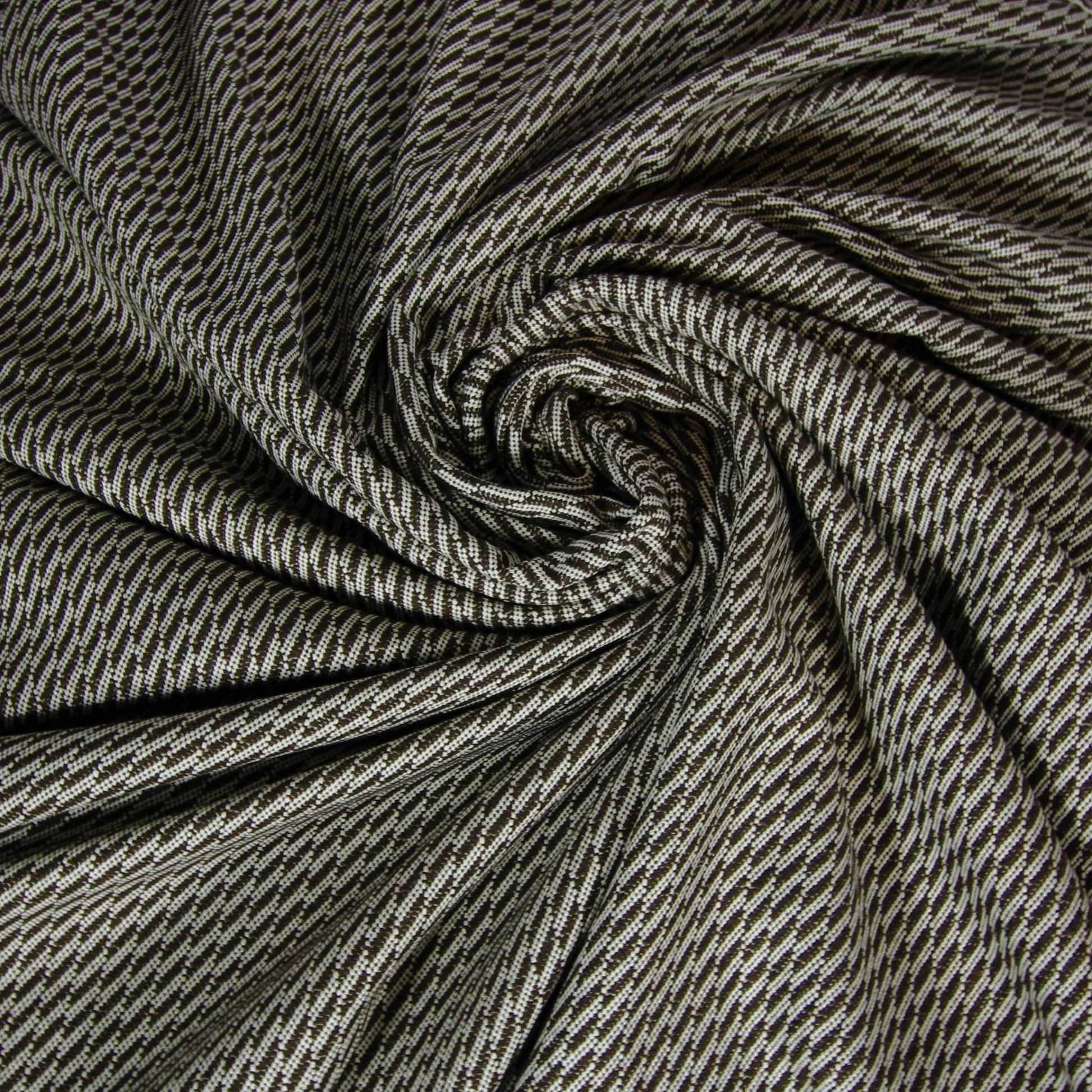 Tissus haute couture. Tissus au mètre pas cher. Tissus pas cher. Acheter tissus au mètre. Tissus français. Tissus de grandes maisons. Tissus haut de gamme. Tissus pour collection. Tissus pour createur. Jeune createur. Laine. Soie. Coton. Lin.