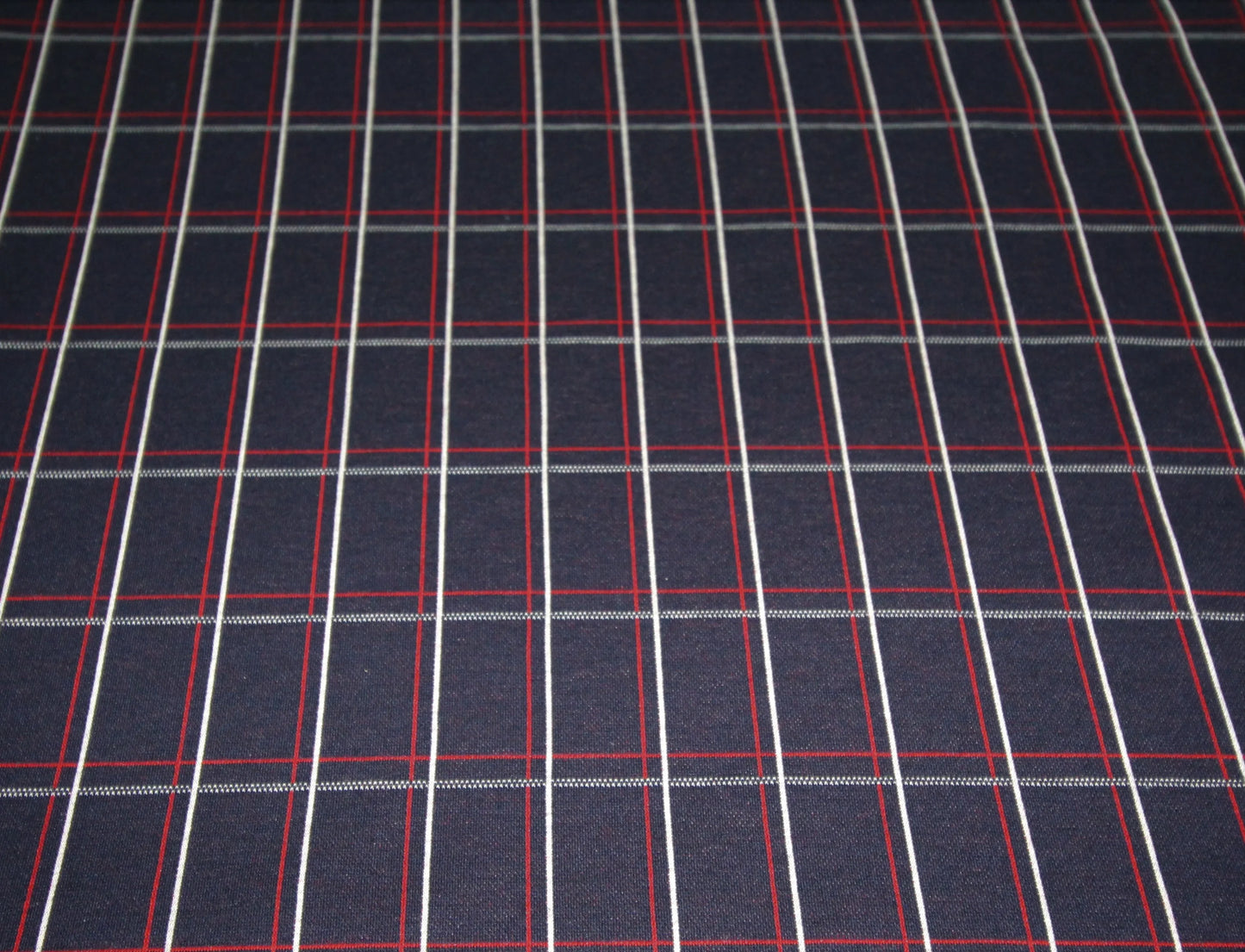 Tissus haute couture. Tissus au mètre pas cher. Tissus pas cher. Acheter tissus au mètre. Tissus français. Tissus de grandes maisons. Tissus haut de gamme. Tissus pour collection. Tissus pour createur. Jeune createur. Laine. Soie. Coton. Lin.