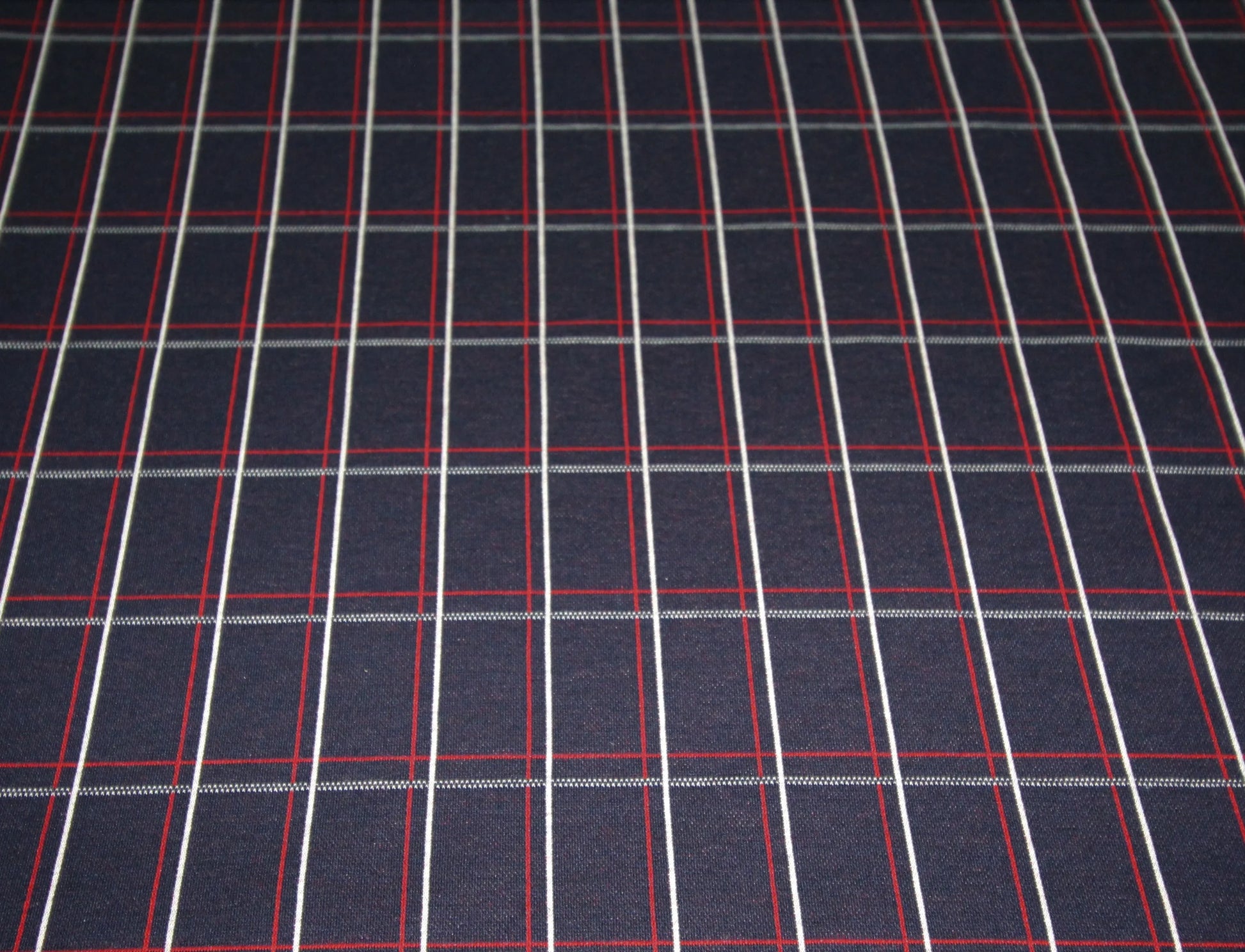 Tissus haute couture. Tissus au mètre pas cher. Tissus pas cher. Acheter tissus au mètre. Tissus français. Tissus de grandes maisons. Tissus haut de gamme. Tissus pour collection. Tissus pour createur. Jeune createur. Laine. Soie. Coton. Lin.