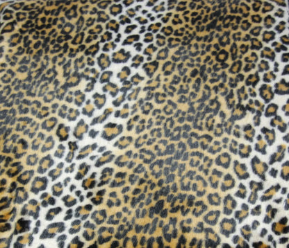 Tissus haute couture. Tissus au mètre pas cher. Tissus pas cher. Acheter tissus au mètre. Tissus français. Tissus de grandes maisons. Tissus haut de gamme. Tissus pour collection. Tissus pour createur. Jeune createur. Laine. Soie. Coton. Lin.