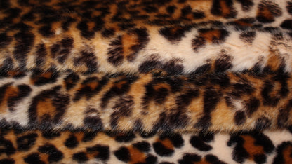 Tissus haute couture. Tissus au mètre pas cher. Tissus pas cher. Acheter tissus au mètre. Tissus français. Tissus de grandes maisons. Tissus haut de gamme. Tissus pour collection. Tissus pour createur. Jeune createur. Laine. Soie. Coton. Lin.