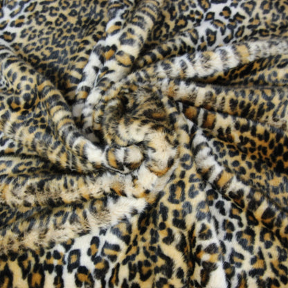 Tissus haute couture. Tissus au mètre pas cher. Tissus pas cher. Acheter tissus au mètre. Tissus français. Tissus de grandes maisons. Tissus haut de gamme. Tissus pour collection. Tissus pour createur. Jeune createur. Laine. Soie. Coton. Lin.
