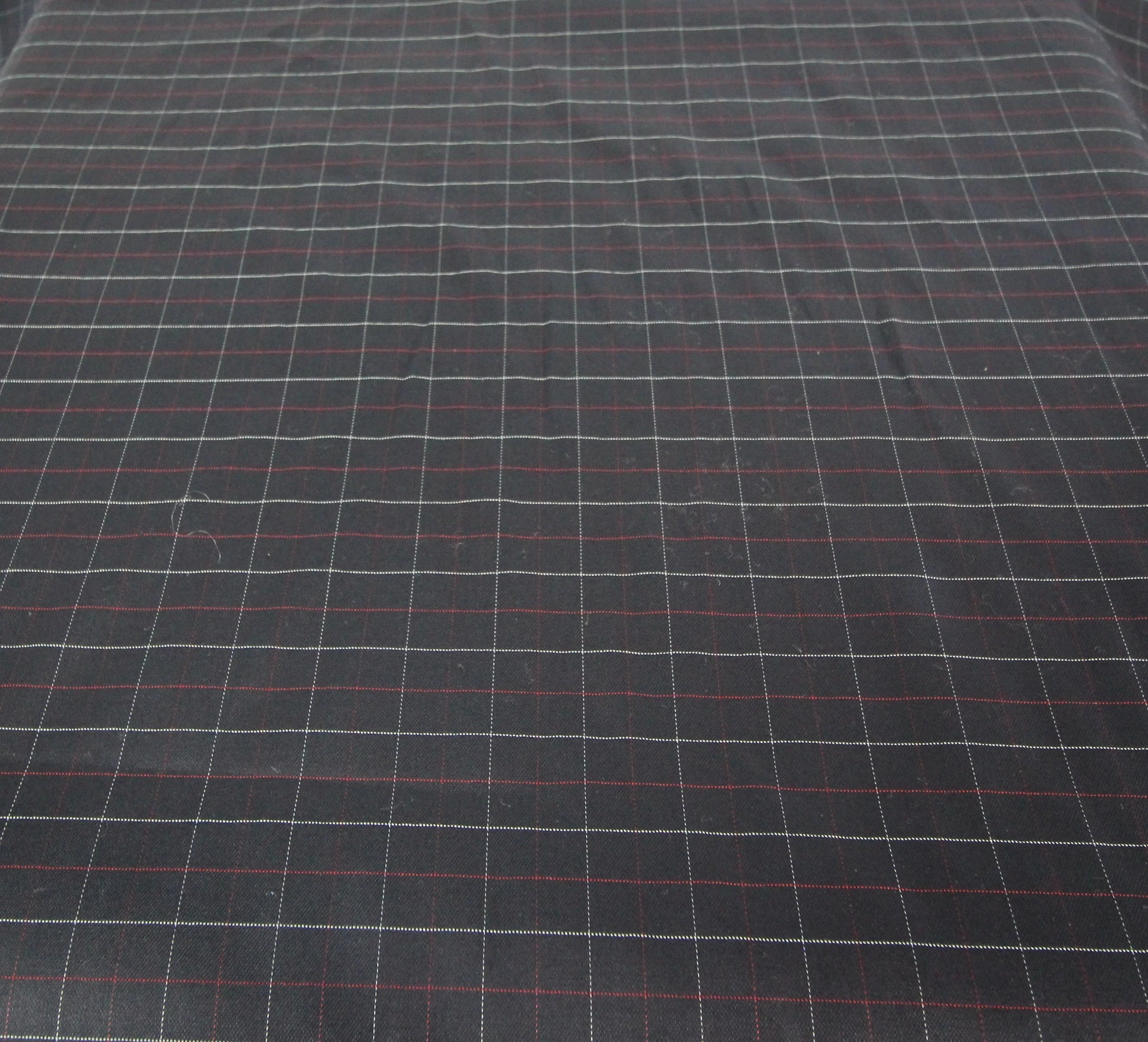 Tissus haute couture. Tissus au mètre pas cher. Tissus pas cher. Acheter tissus au mètre. Tissus français. Tissus de grandes maisons. Tissus haut de gamme. Tissus pour collection. Tissus pour createur. Jeune createur. Laine. Soie. Coton. Lin.