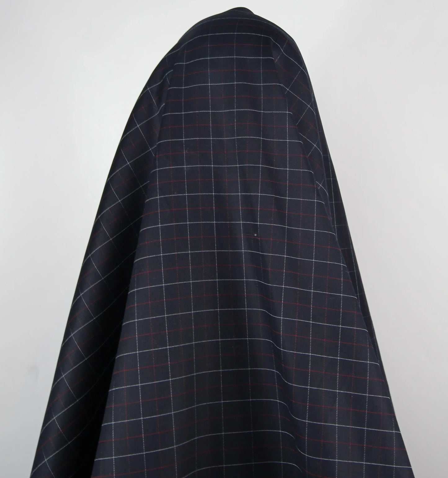 Tissus haute couture. Tissus au mètre pas cher. Tissus pas cher. Acheter tissus au mètre. Tissus français. Tissus de grandes maisons. Tissus haut de gamme. Tissus pour collection. Tissus pour createur. Jeune createur. Laine. Soie. Coton. Lin.