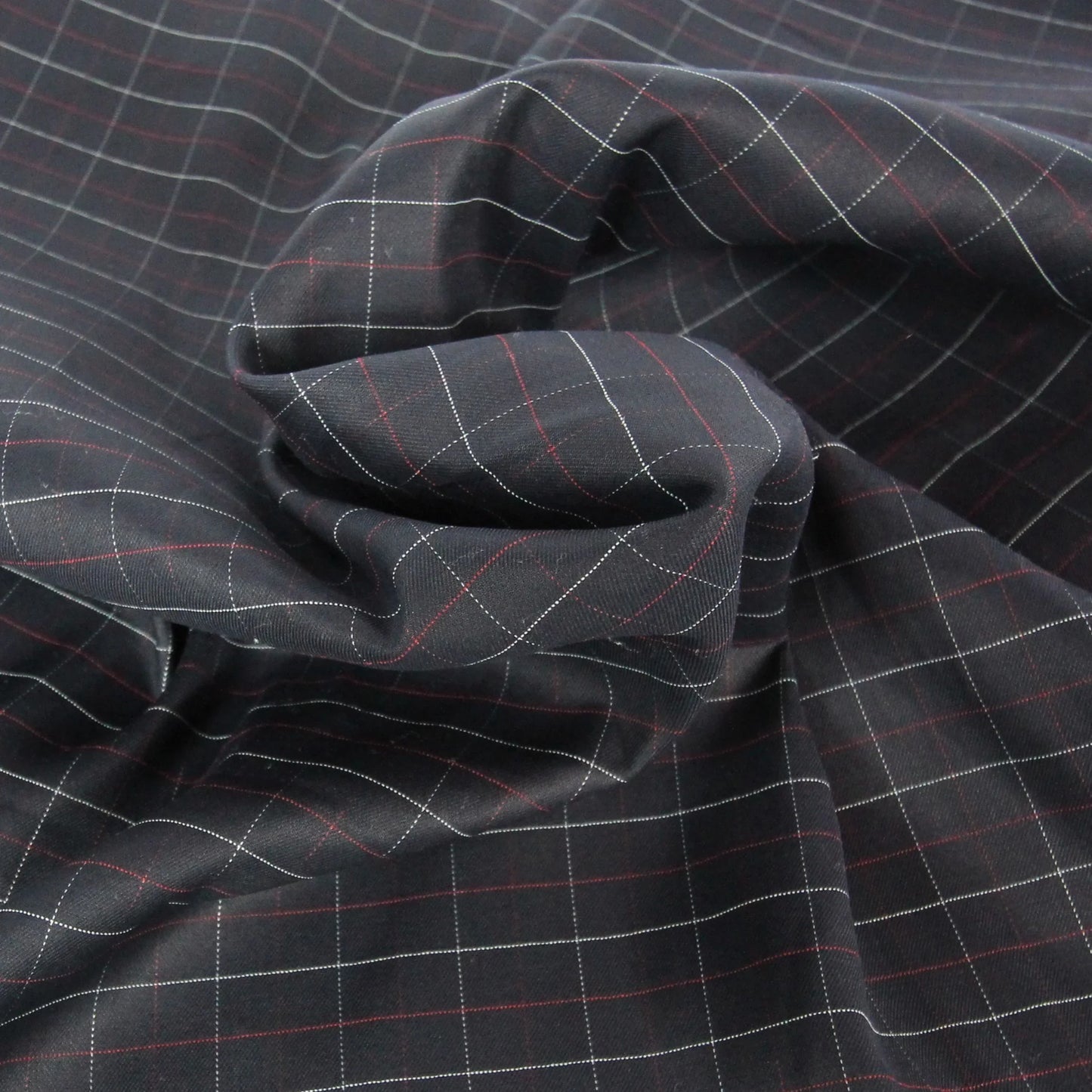 Tissus haute couture. Tissus au mètre pas cher. Tissus pas cher. Acheter tissus au mètre. Tissus français. Tissus de grandes maisons. Tissus haut de gamme. Tissus pour collection. Tissus pour createur. Jeune createur. Laine. Soie. Coton. Lin.