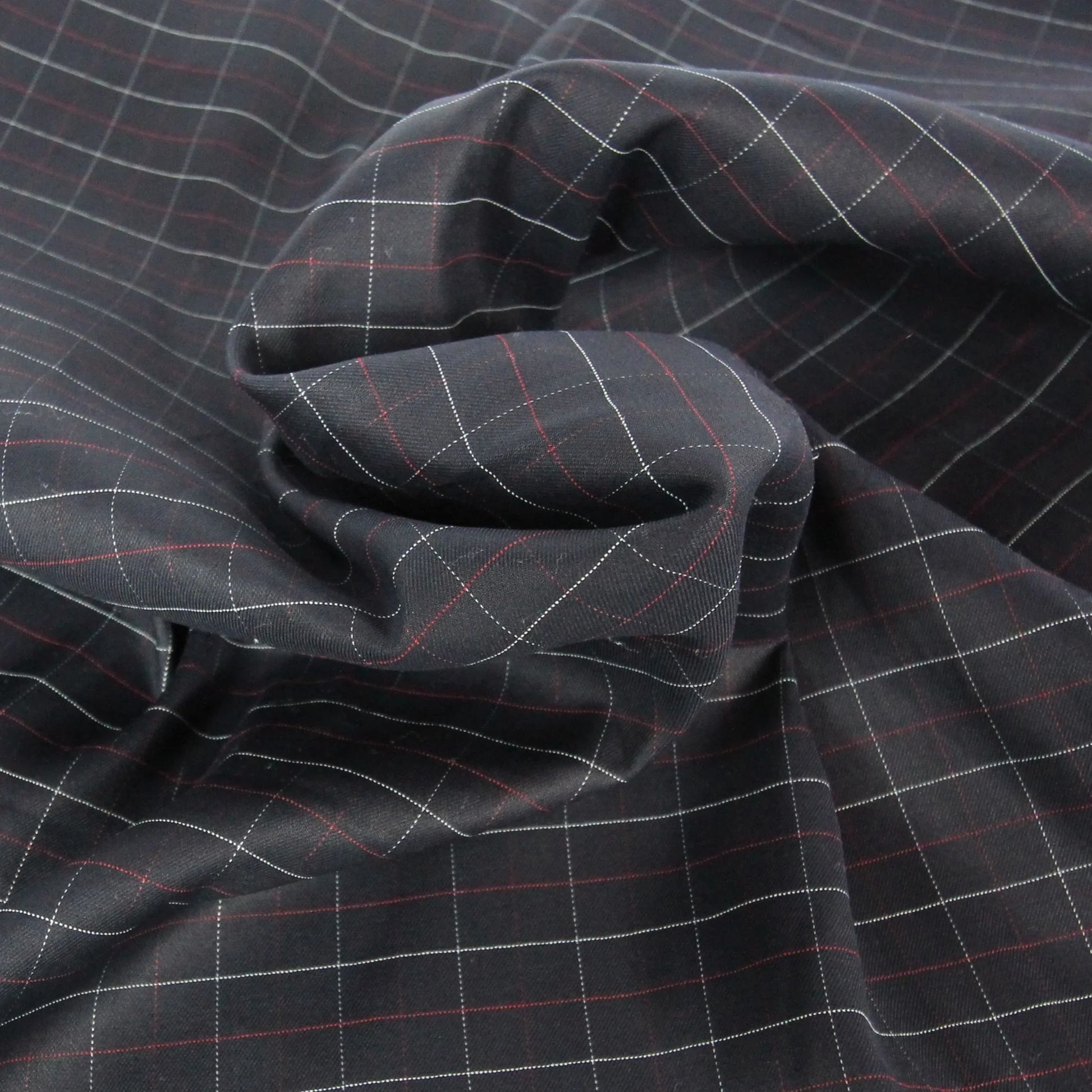 Tissus haute couture. Tissus au mètre pas cher. Tissus pas cher. Acheter tissus au mètre. Tissus français. Tissus de grandes maisons. Tissus haut de gamme. Tissus pour collection. Tissus pour createur. Jeune createur. Laine. Soie. Coton. Lin.