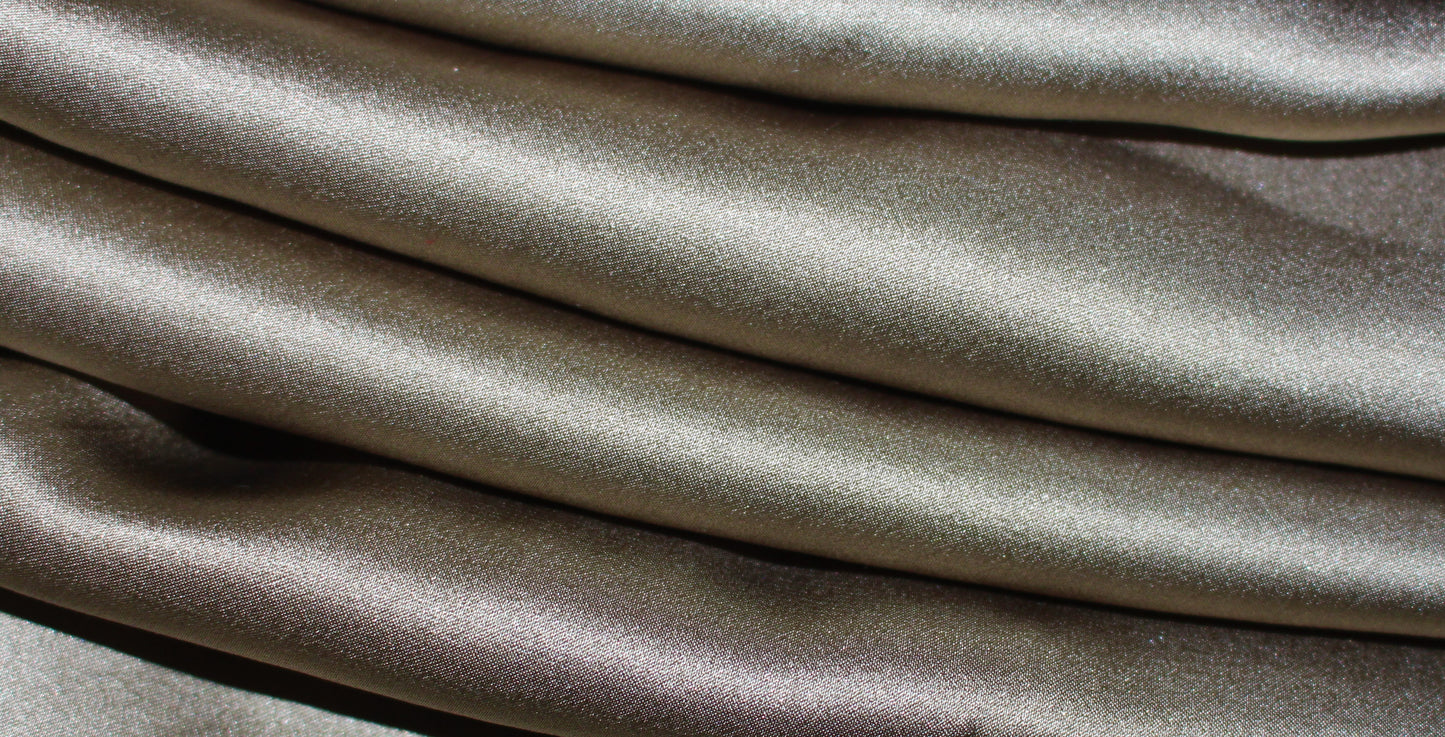 Tissu satin de soie 100% - taupe | Bennytex | Mondial Tissus | Cousette | Tissus de rêve | Tissus.net