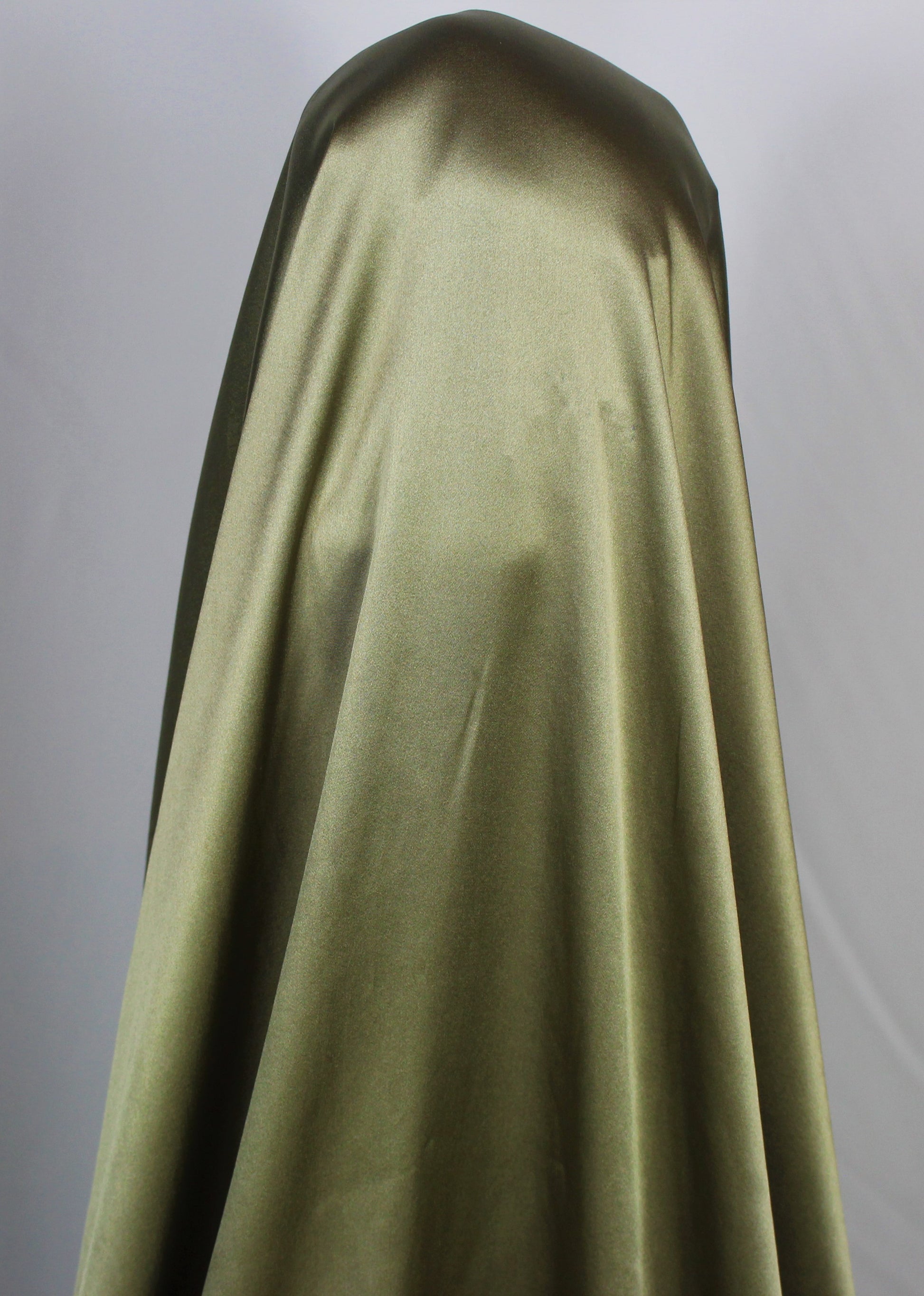 Tissu satin de soie 100% - taupe | Bennytex | Mondial Tissus | Cousette | Tissus de rêve | Tissus.net
