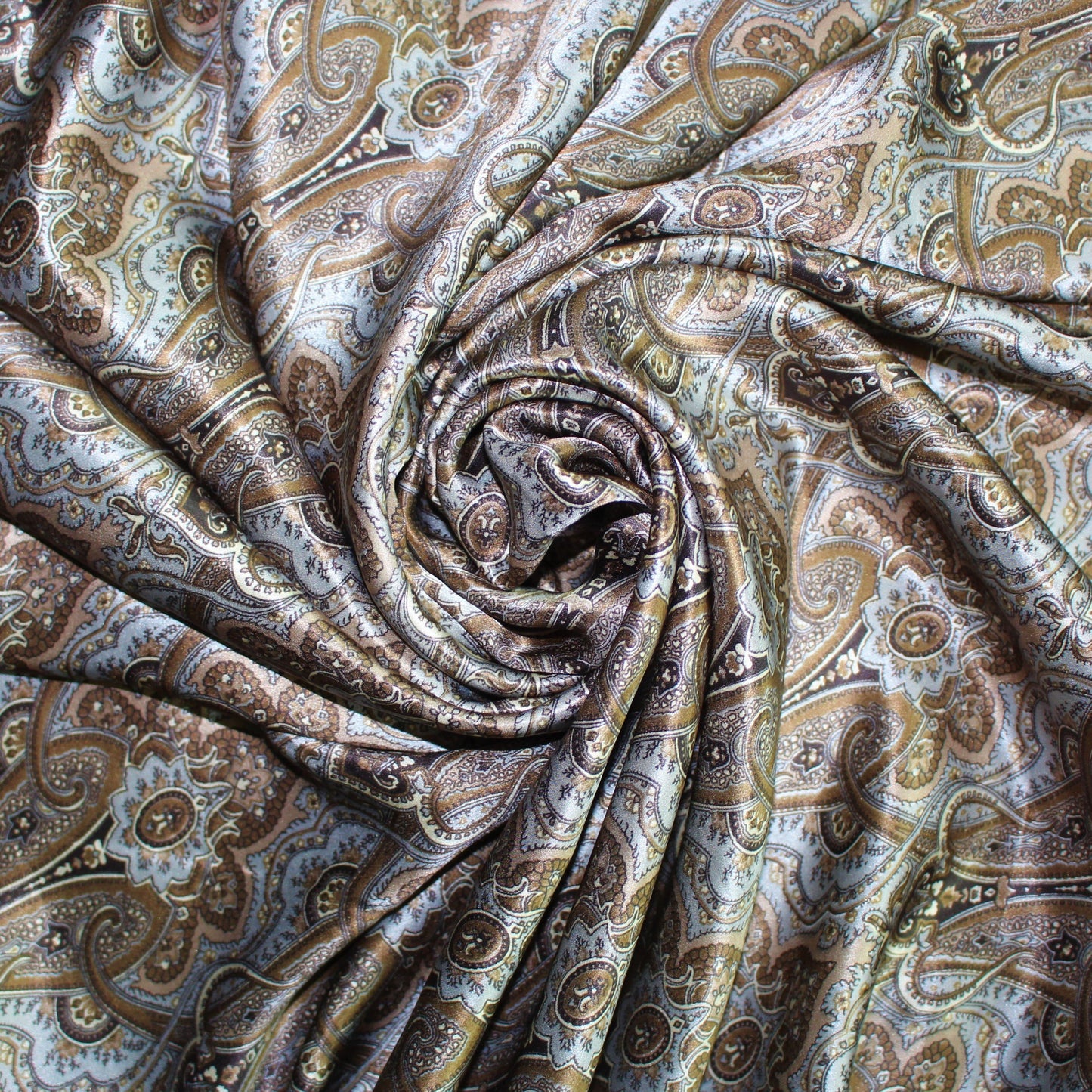 Tissu satin de soie 100% - imprimé cachemire | Bennytex | Mondial Tissus | Cousette | Tissus de rêve | Tissus.net